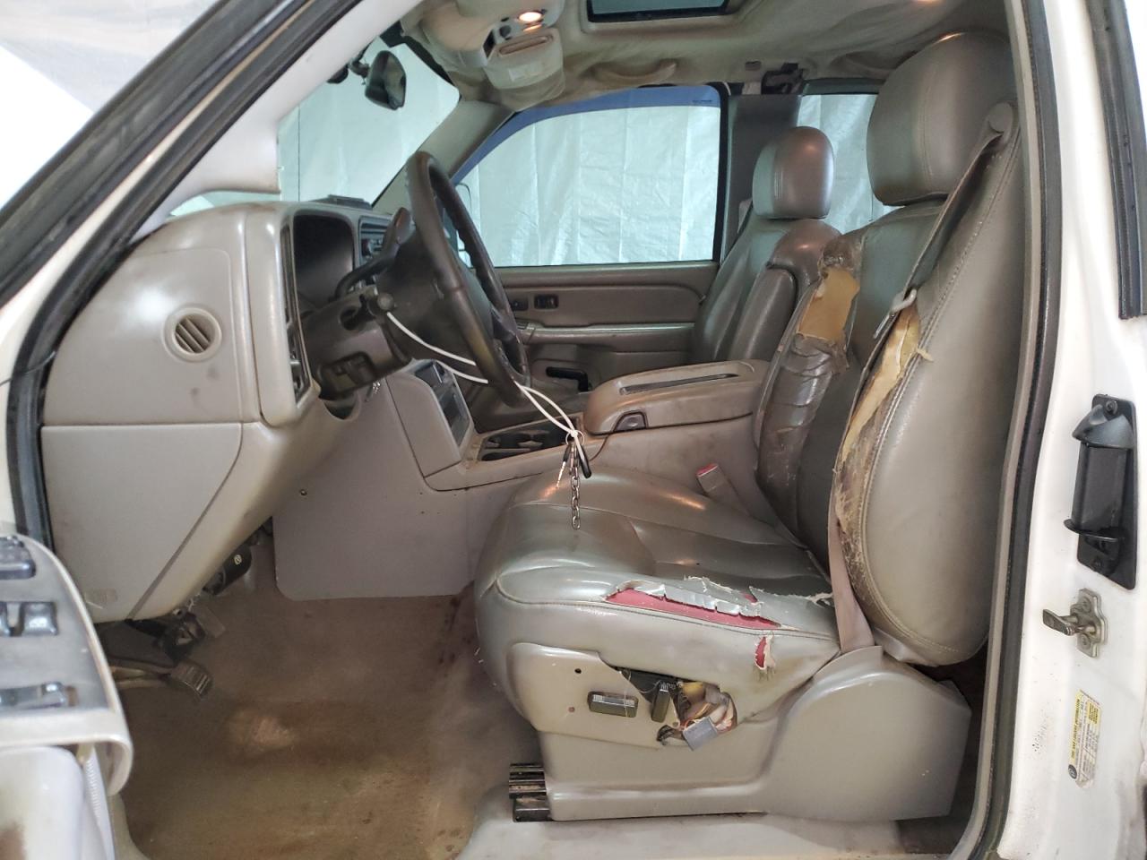 2006 Gmc Sierra K2500 Heavy Duty White vin: 1GTHK29D16E181748 Damage: Headlining, Loose, Repair Required
