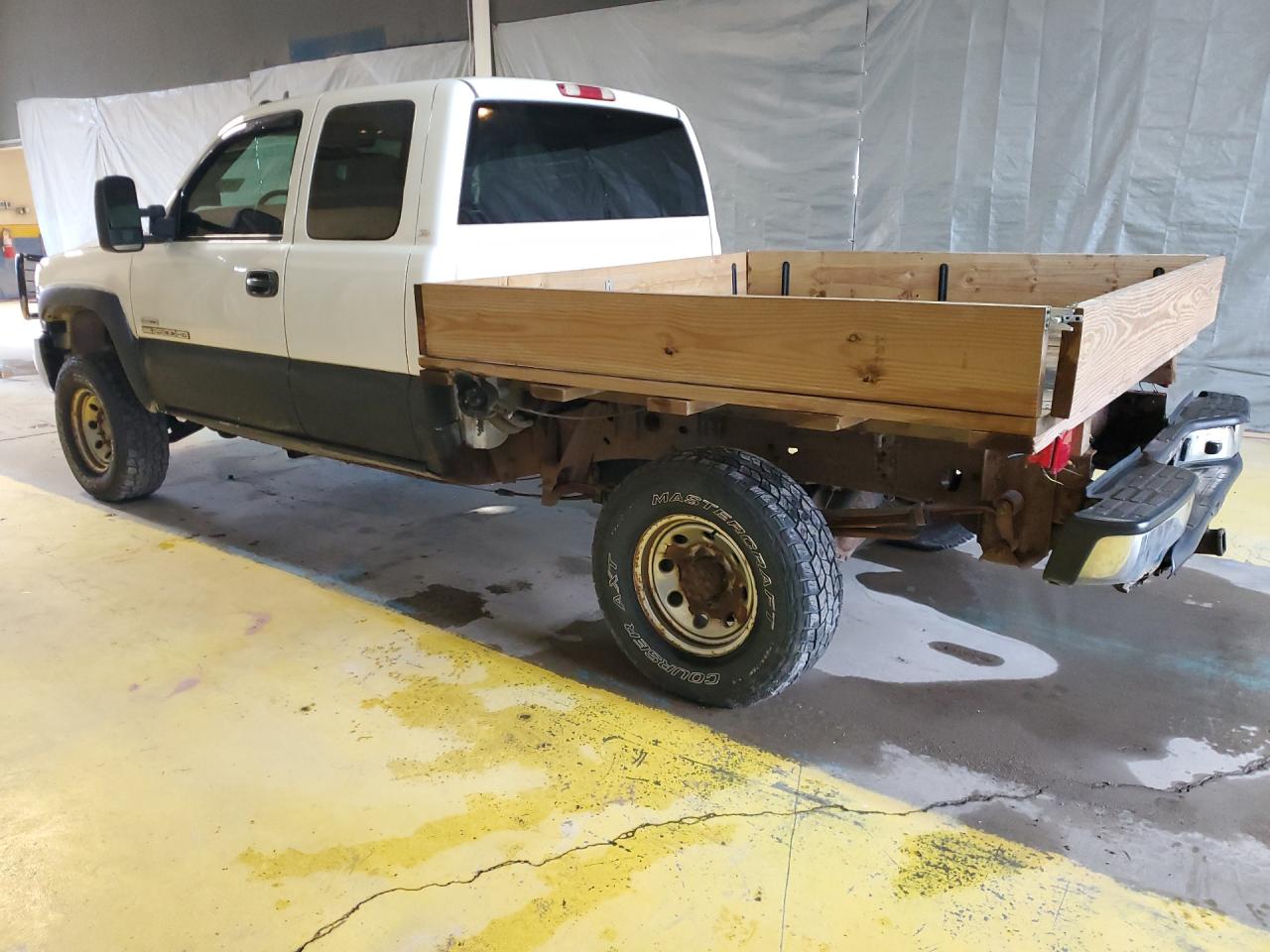2006 Gmc Sierra K2500 Heavy Duty White vin: 1GTHK29D16E181748 Damage: Left Rear Wheel, Rust, Repair Required
