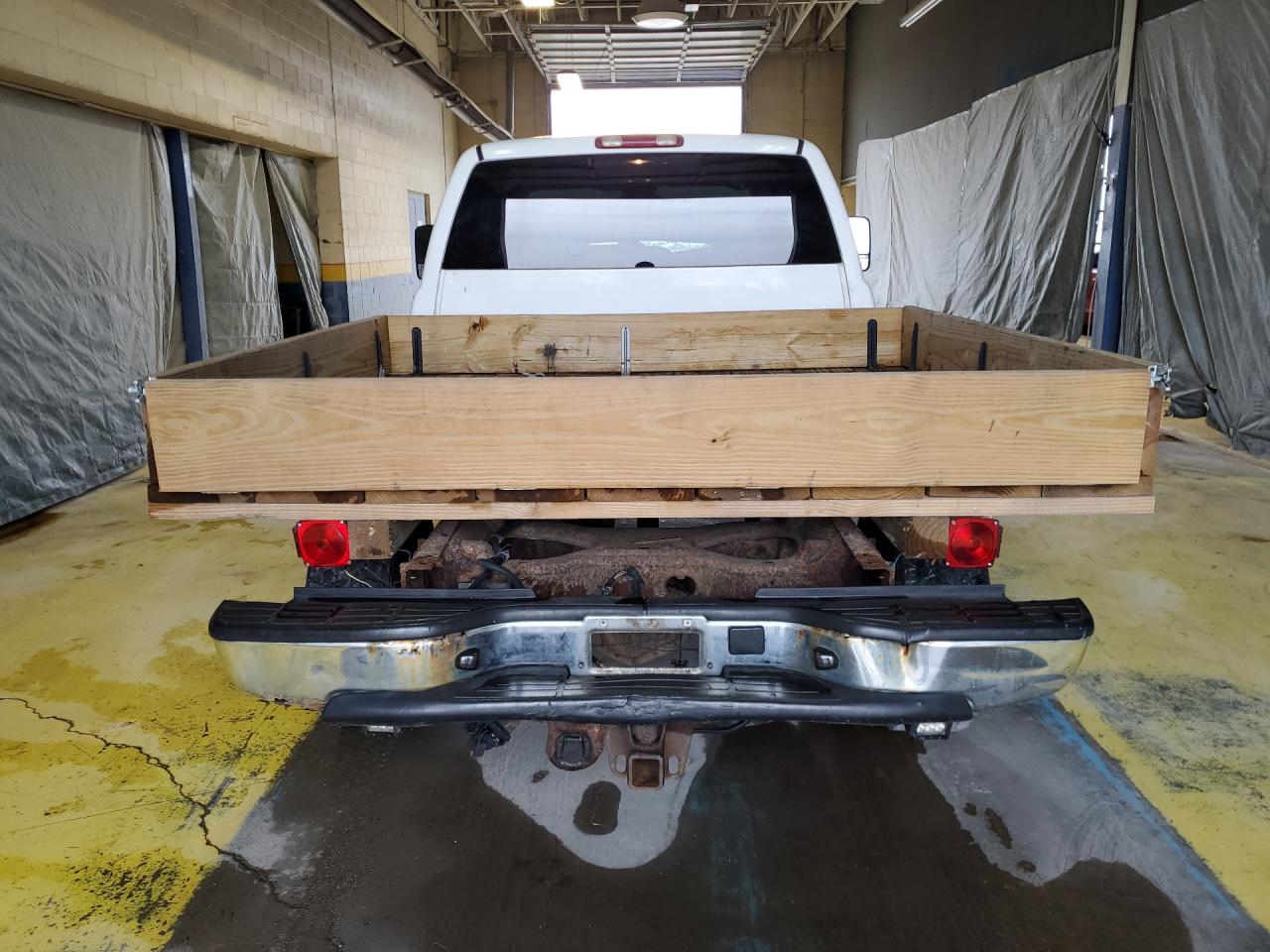 2006 Gmc Sierra K2500 Heavy Duty White vin: 1GTHK29D16E181748 Damage: Frame, Rust, Naaa Acceptable