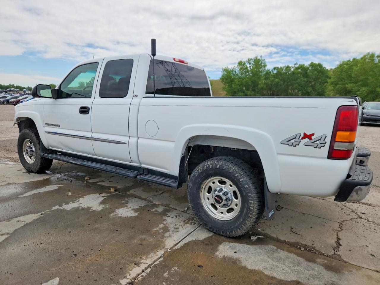 2003 Gmc Sierra K2500 Heavy Duty White vin: 1GTHK29G03E102477