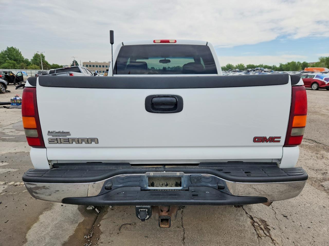 2003 Gmc Sierra K2500 Heavy Duty White vin: 1GTHK29G03E102477
