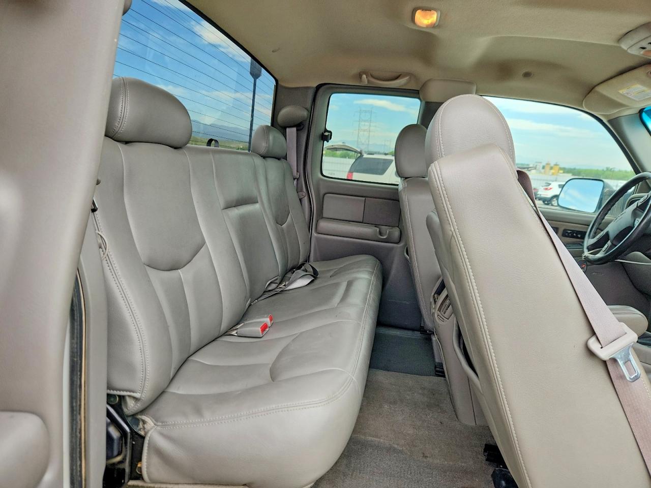 2003 Gmc Sierra K2500 Heavy Duty White vin: 1GTHK29G03E102477