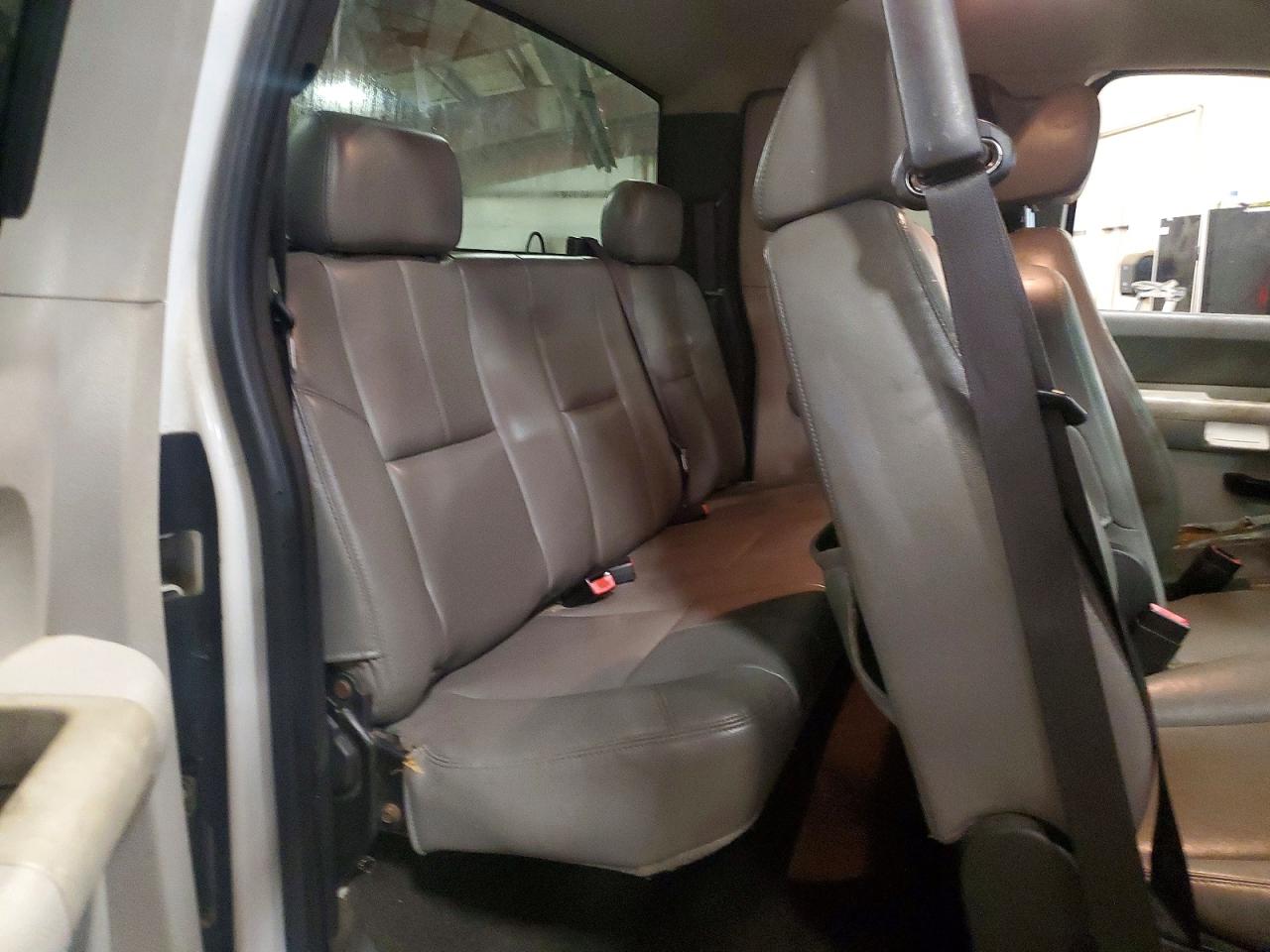 2007 Gmc Sierra K2500 Heavy Duty White vin: 1GTHK29K87E603983