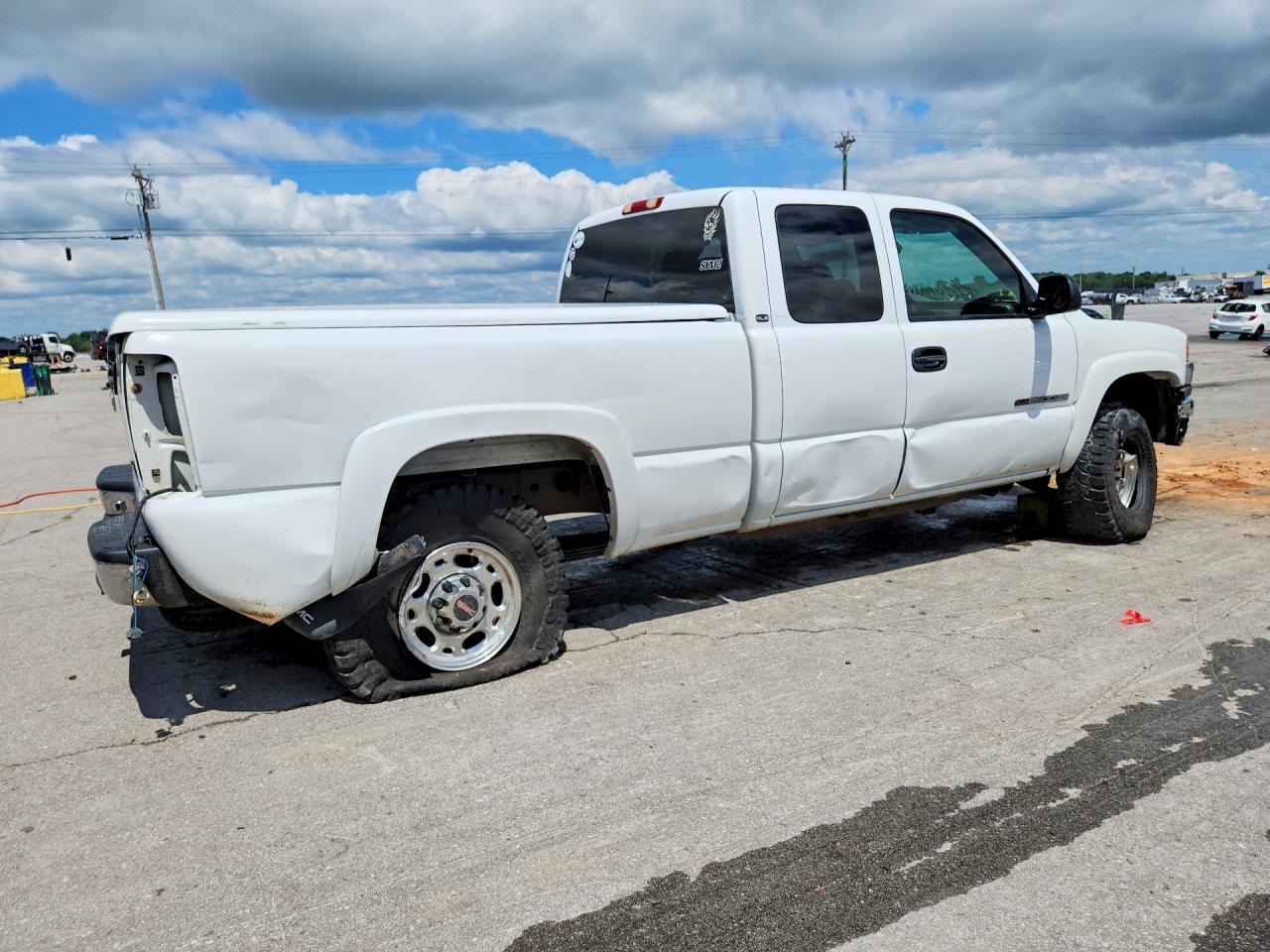2005 Gmc Sierra K2500 Heavy Duty White vin: 1GTHK29U35E293319