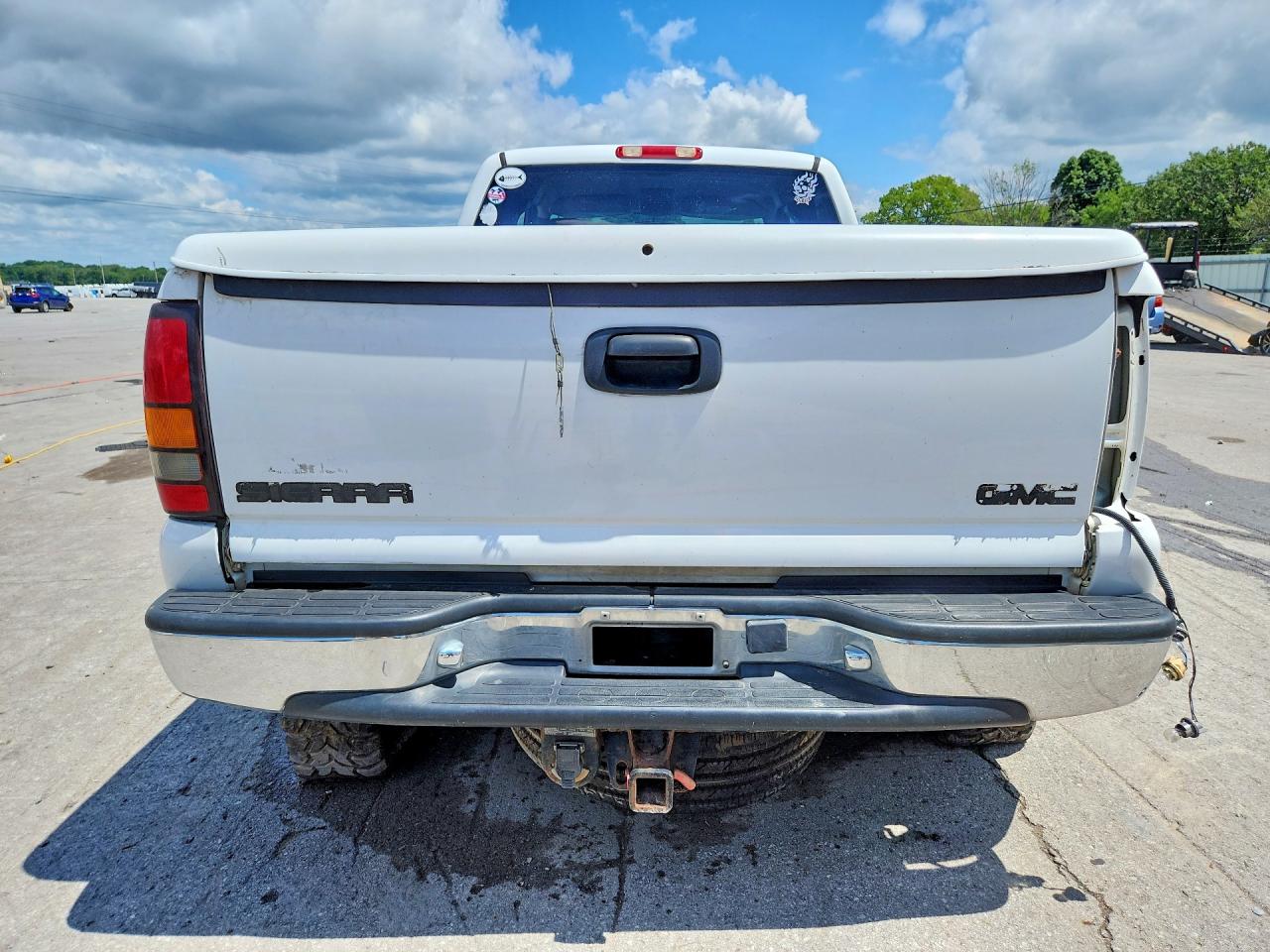 2005 Gmc Sierra K2500 Heavy Duty White vin: 1GTHK29U35E293319