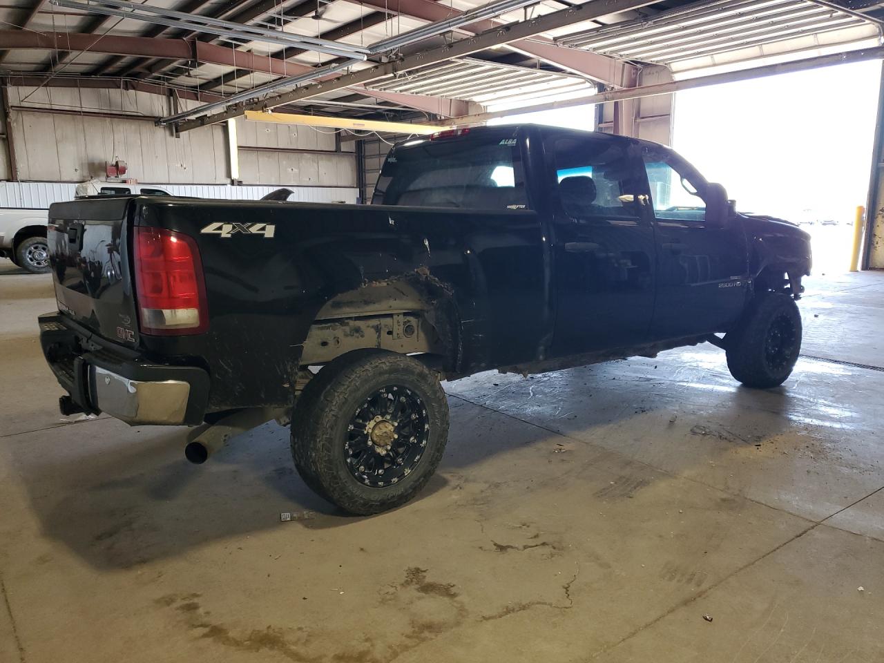 2009 Gmc Sierra K2500 Sle Black vin: 1GTHK53629F151992 Damage: Right Rear Wheel, Aftermarket, Acceptable