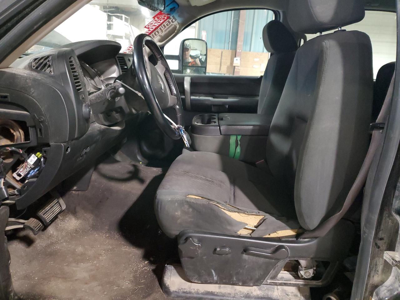 2009 Gmc Sierra K2500 Sle Black vin: 1GTHK53629F151992 Damage: Left Front Seat, Torn, > 12 Inches