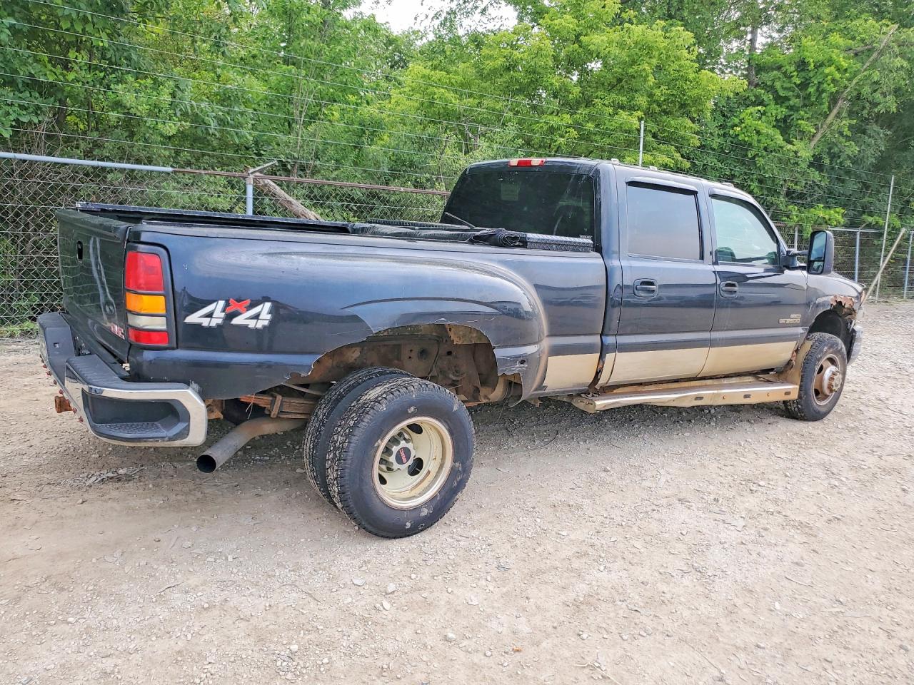 2007 Gmc New Sierra K3500 Black vin: 1GTJK33D07F137932