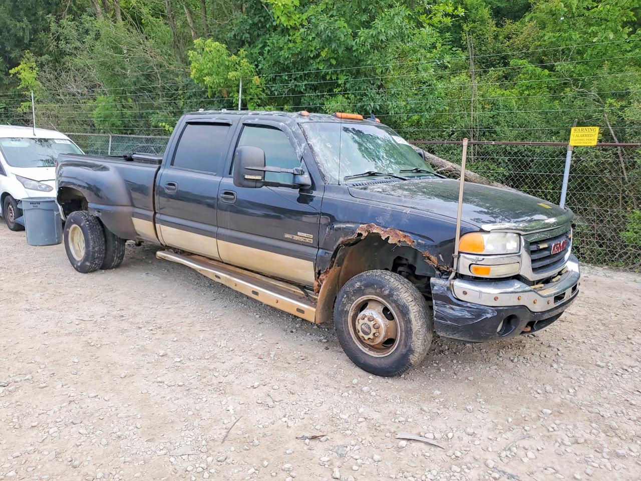 2007 Gmc New Sierra K3500 Black vin: 1GTJK33D07F137932