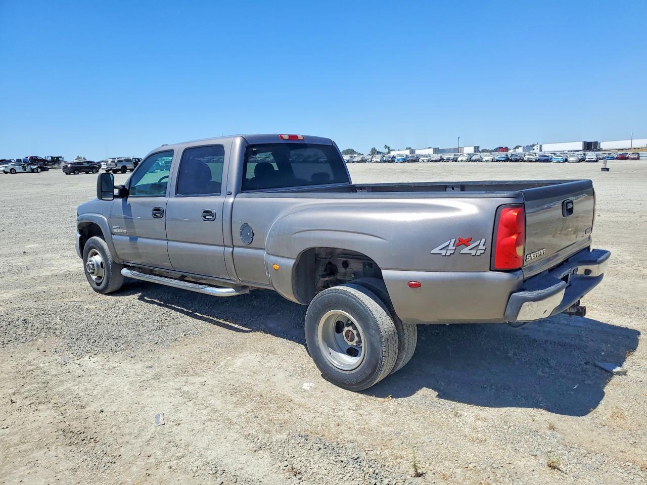 2007 Gmc New Sierra K3500 Silver vin: 1GTJK33D27F152092