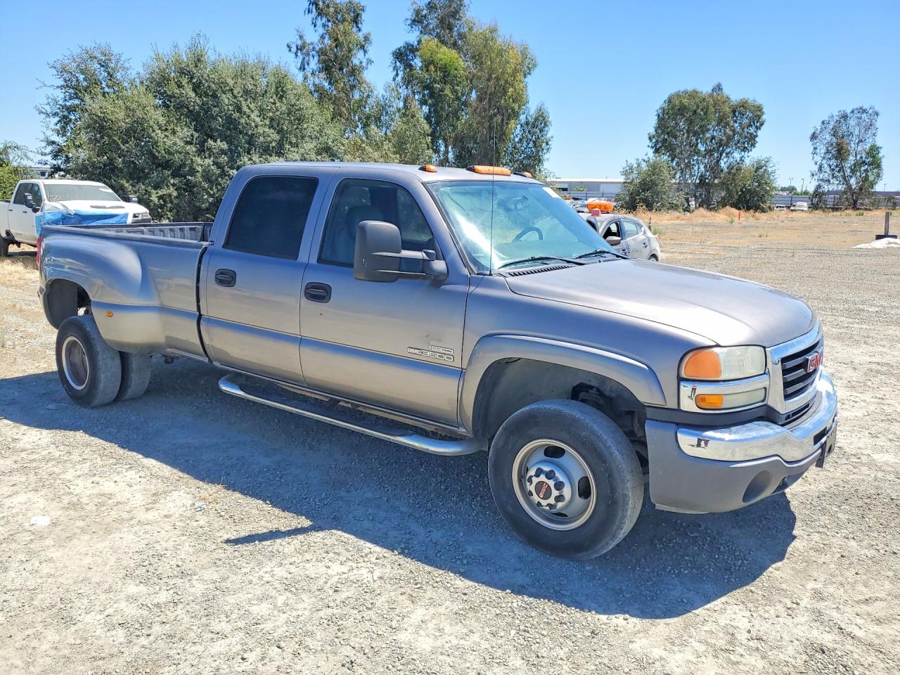 2007 Gmc New Sierra K3500 Silver vin: 1GTJK33D27F152092