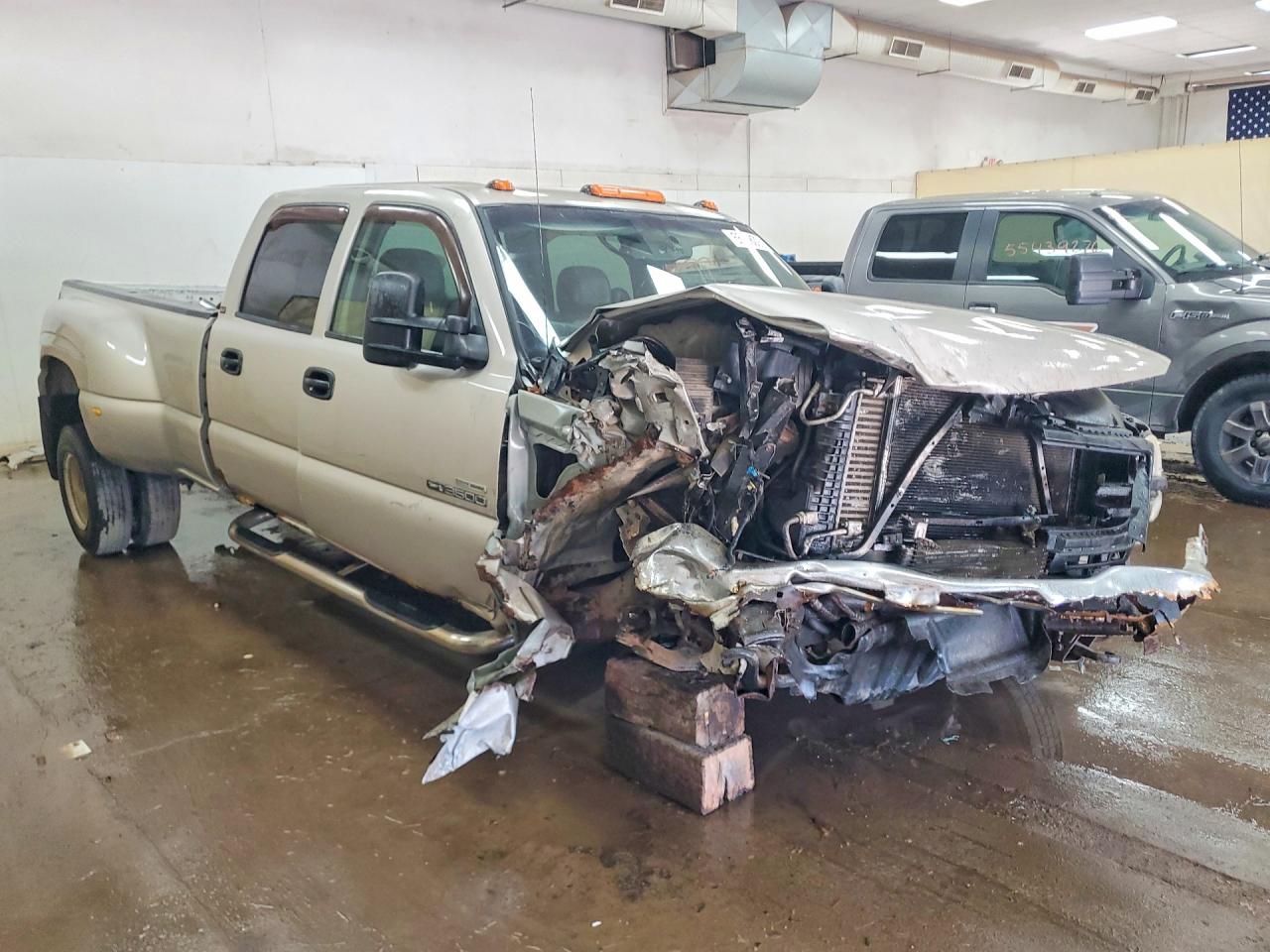 2006 Gmc New Sierra K3500 Silver vin: 1GTJK33D66F169671