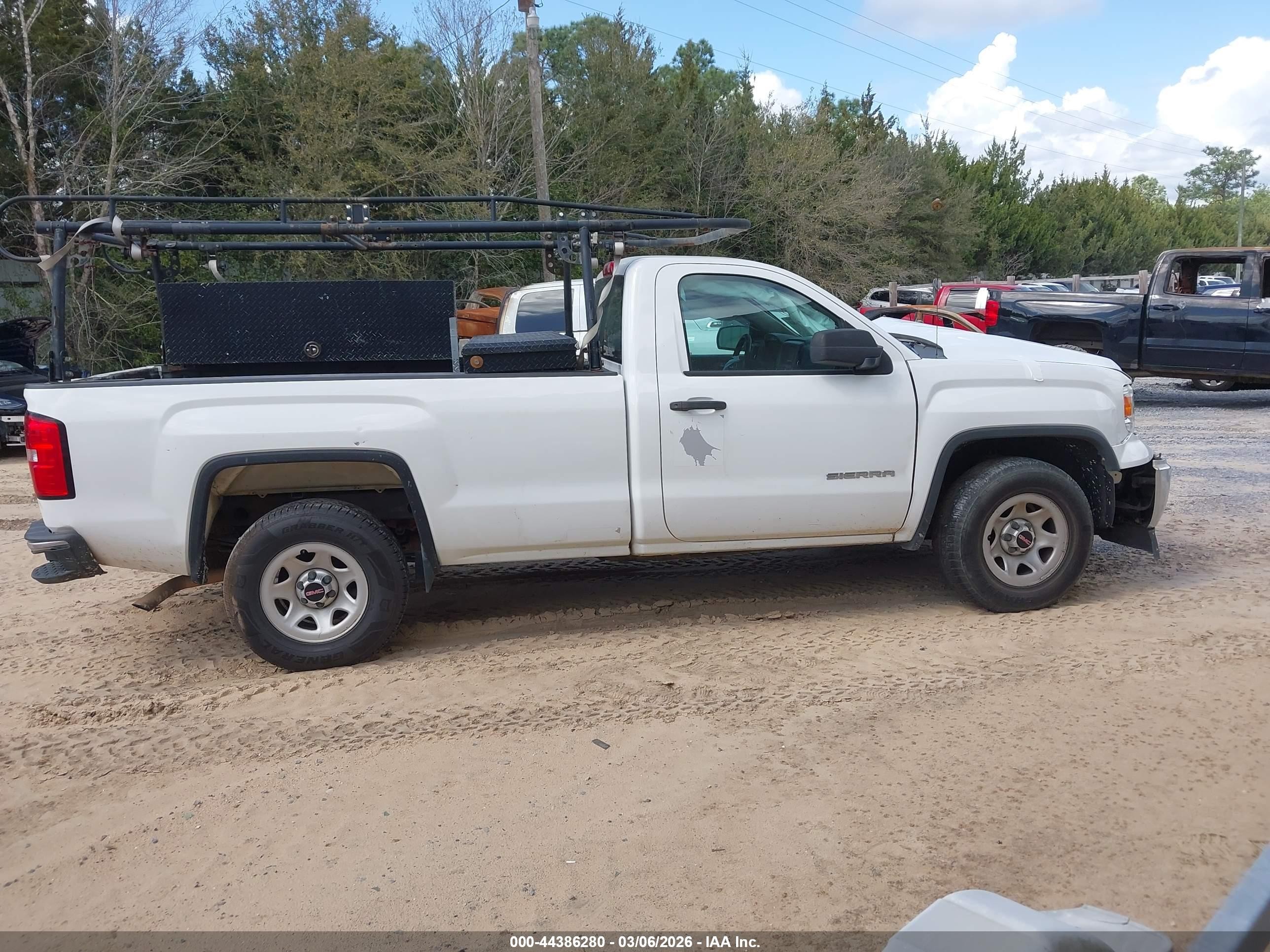 2015 Gmc Sierra 1500   White vin: 1GTN1TEH2FZ406806