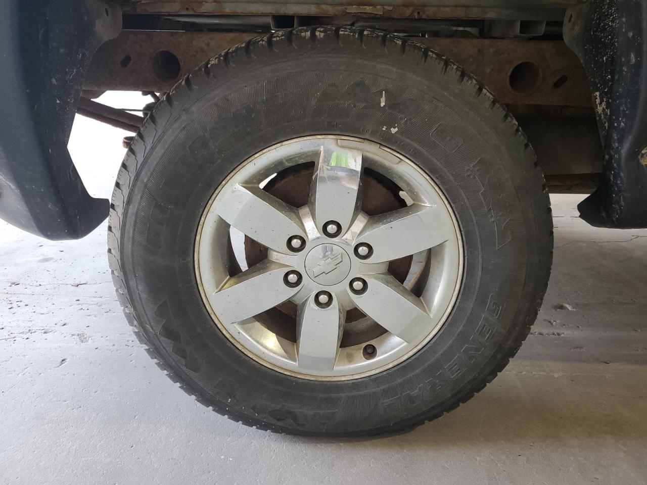2011 Gmc Sierra K1500 Blue vin: 1GTN2TEX0BZ137526 Damage: Right Rear Wheel, Curb Rash, > 12 Inches