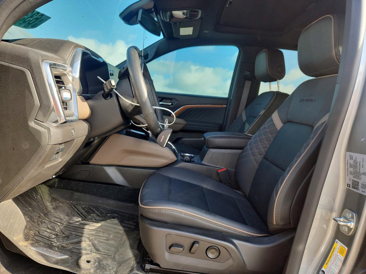 2024 Gmc Canyon Denali Серебряный vin: 1GTP6FEK4R1218671