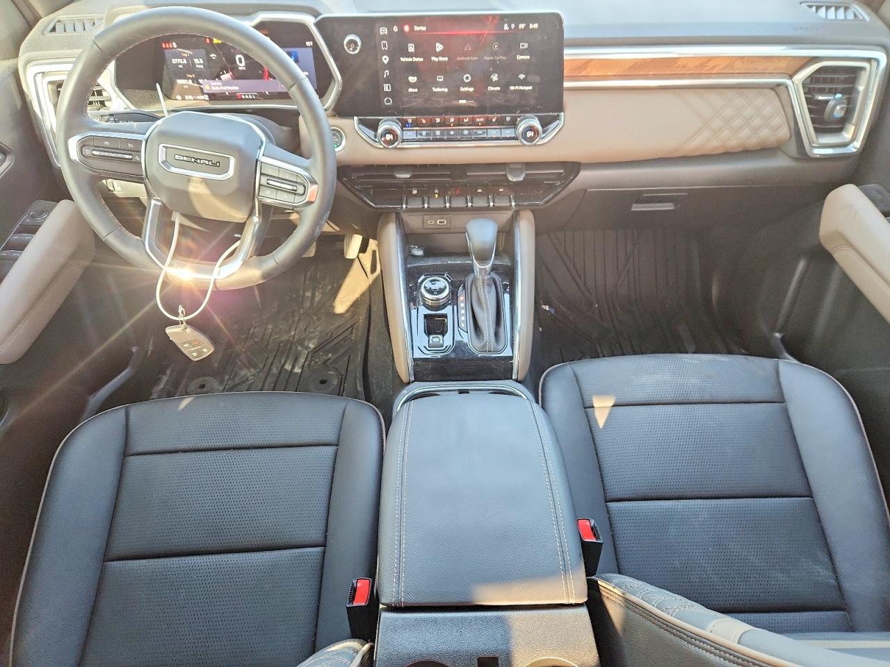 2024 Gmc Canyon Denali Серебряный vin: 1GTP6FEK4R1218671