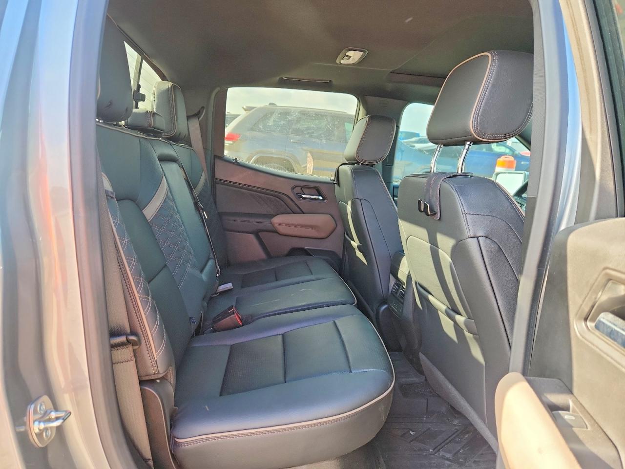 2024 Gmc Canyon Denali Серебряный vin: 1GTP6FEK4R1218671