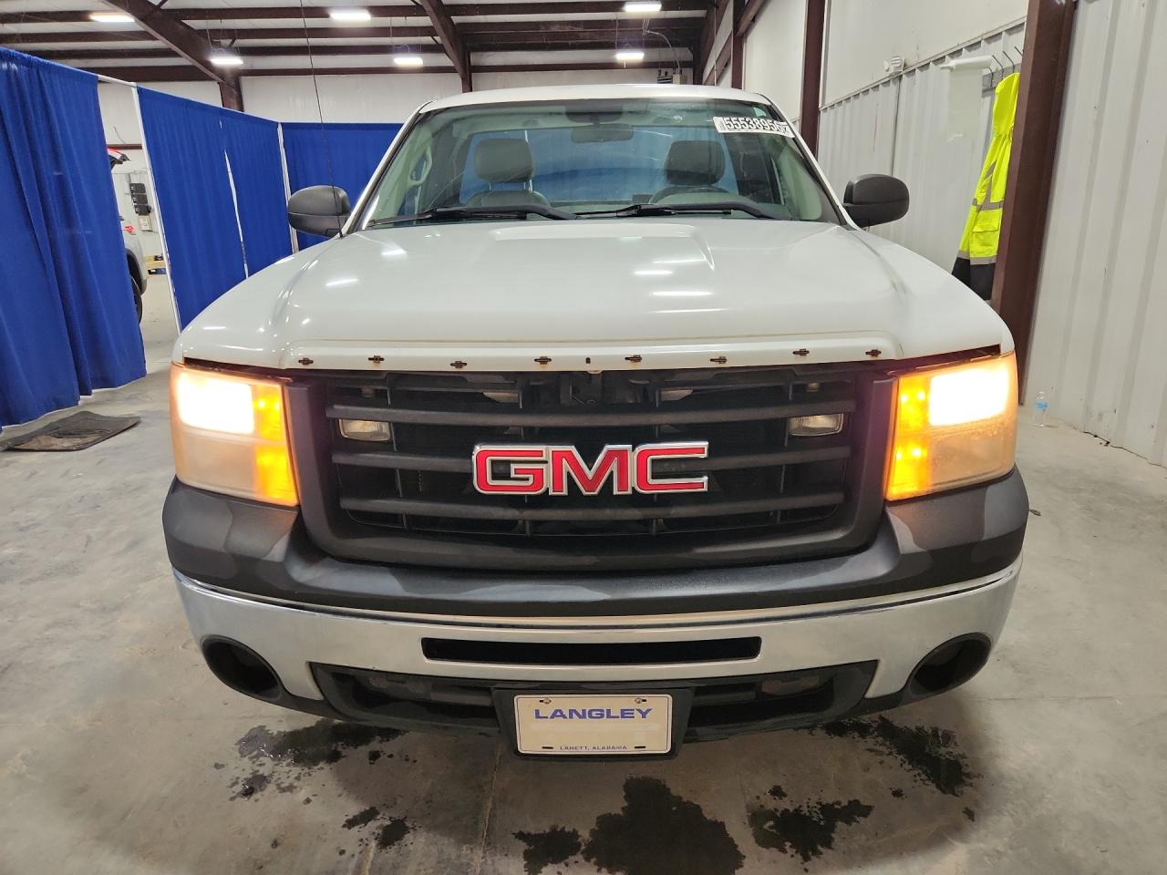 2010 Gmc Sierra C1500 White vin: 1GTPCTEX8AZ159603 Damage: Hood Molding, Missing, Replacement Required