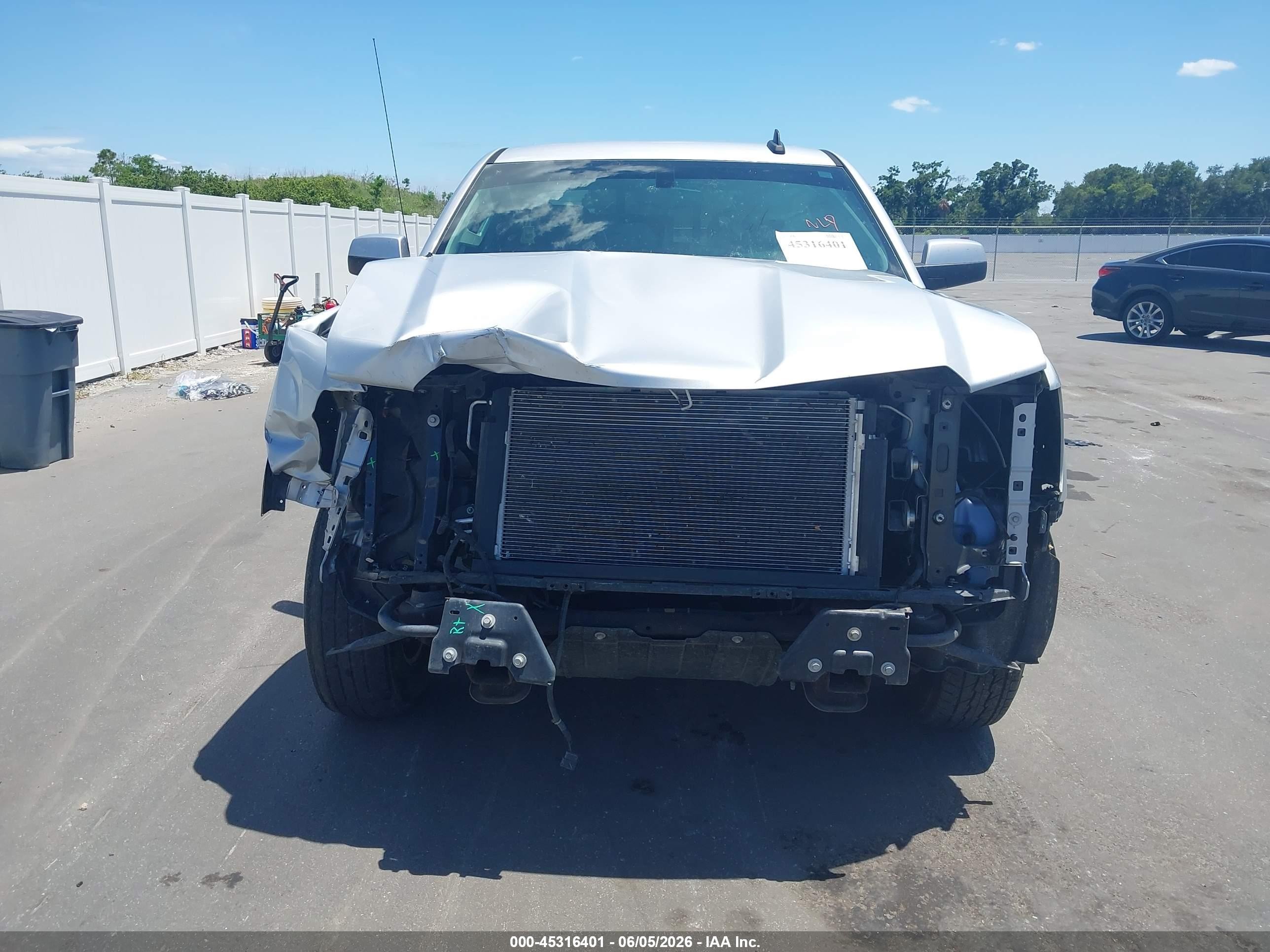 2016 Gmc Sierra 1500 Sle Серебряный vin: 1GTR1MEC1GZ159663