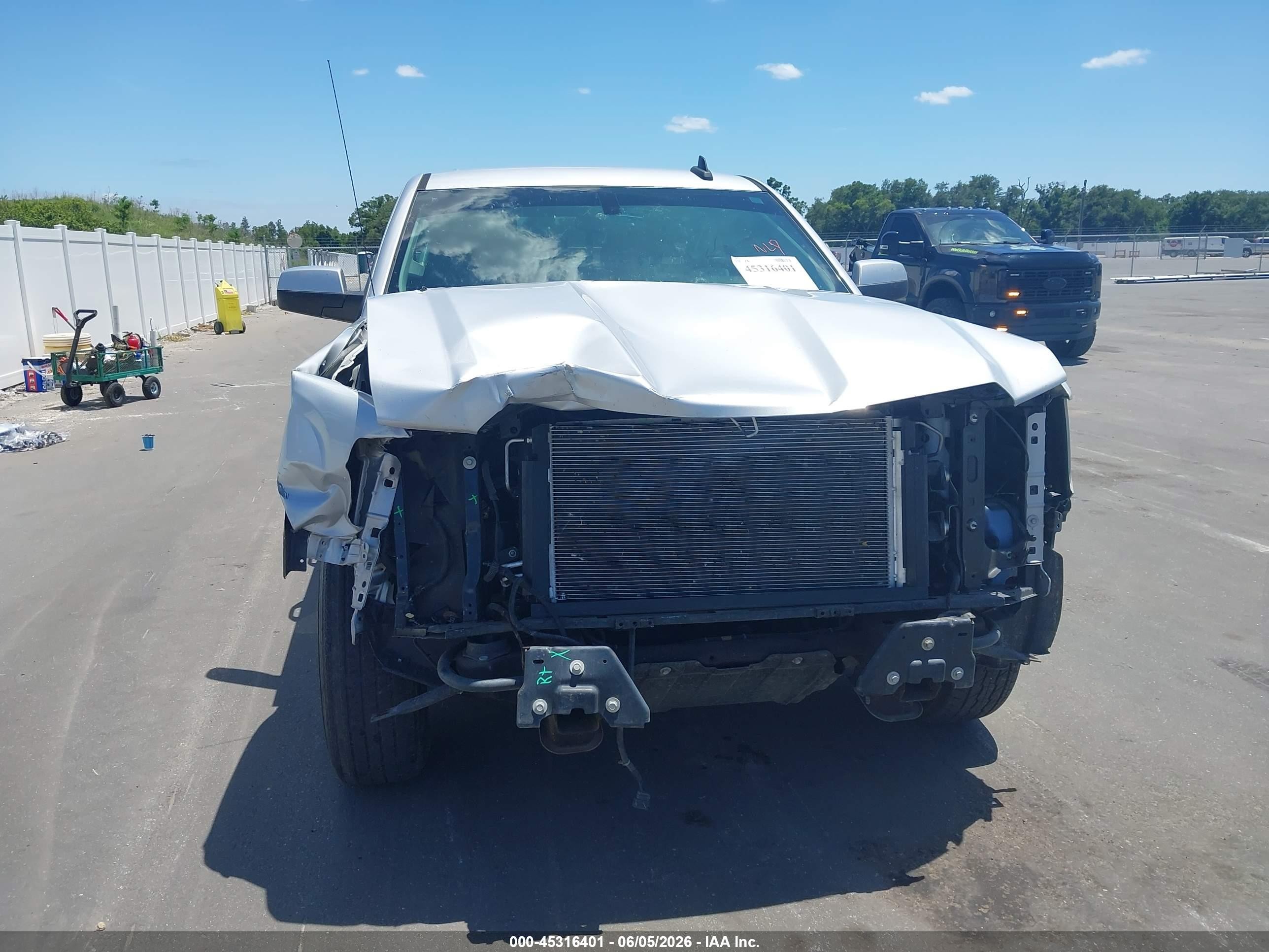 2016 Gmc Sierra 1500 Sle Серебряный vin: 1GTR1MEC1GZ159663