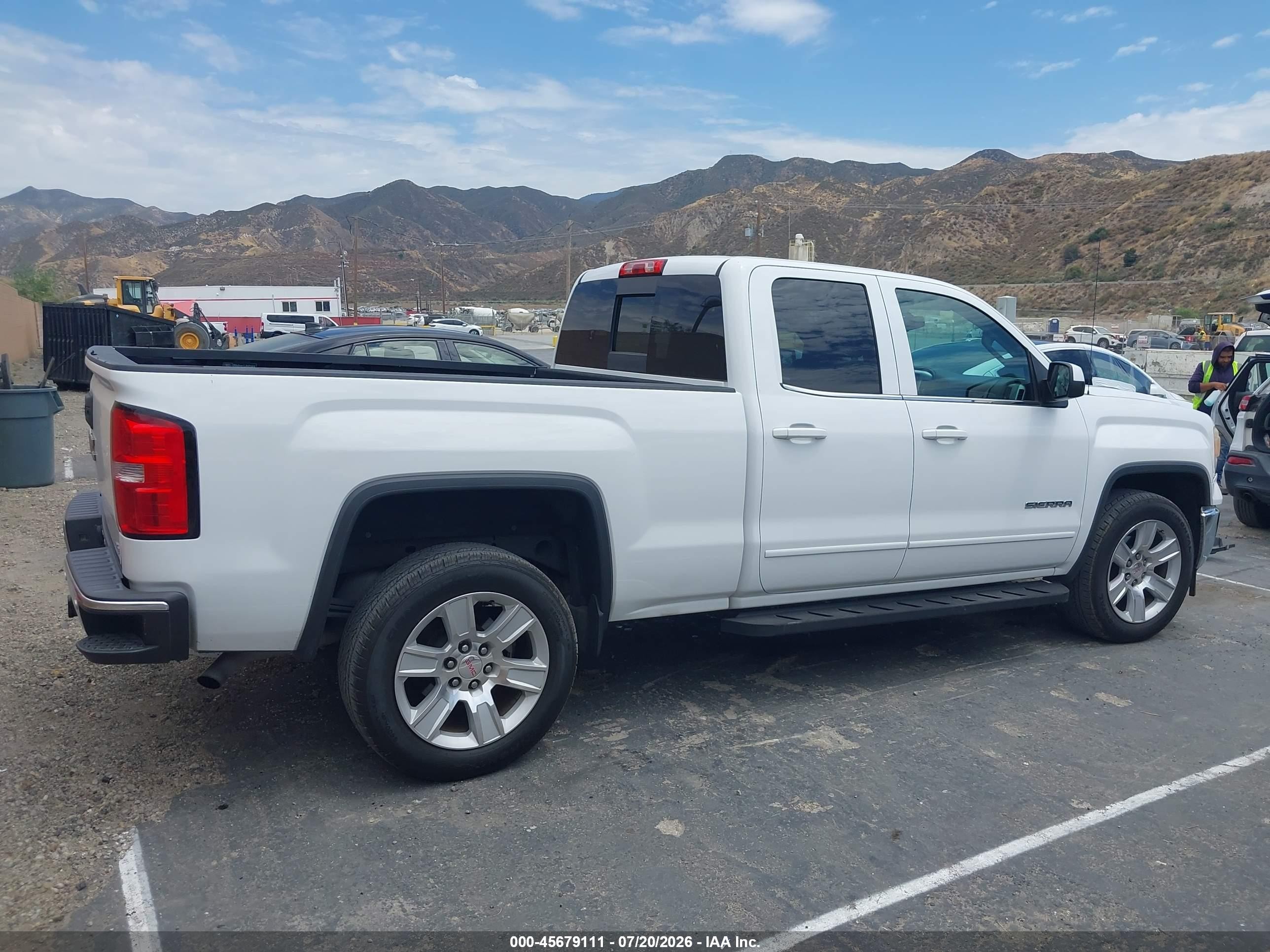 2015 Gmc Sierra 1500 Sle White vin: 1GTR1UEC2FZ163123