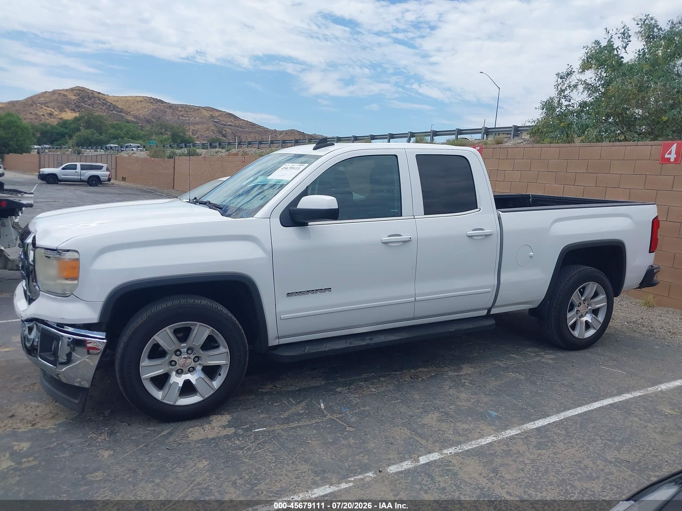 2015 Gmc Sierra 1500 Sle White vin: 1GTR1UEC2FZ163123