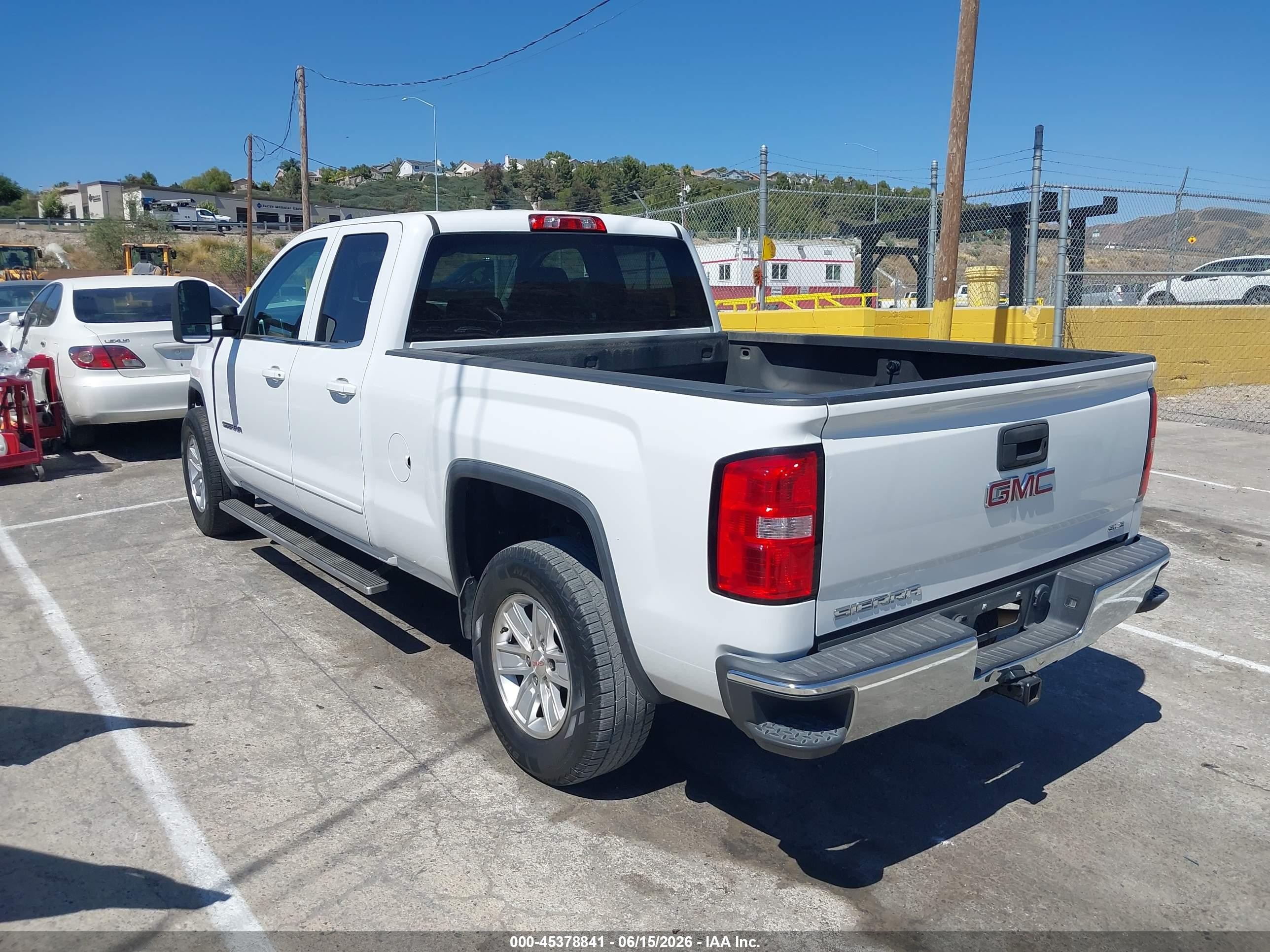 2015 Gmc Sierra 1500 Sle White vin: 1GTR1UEC8FZ289955