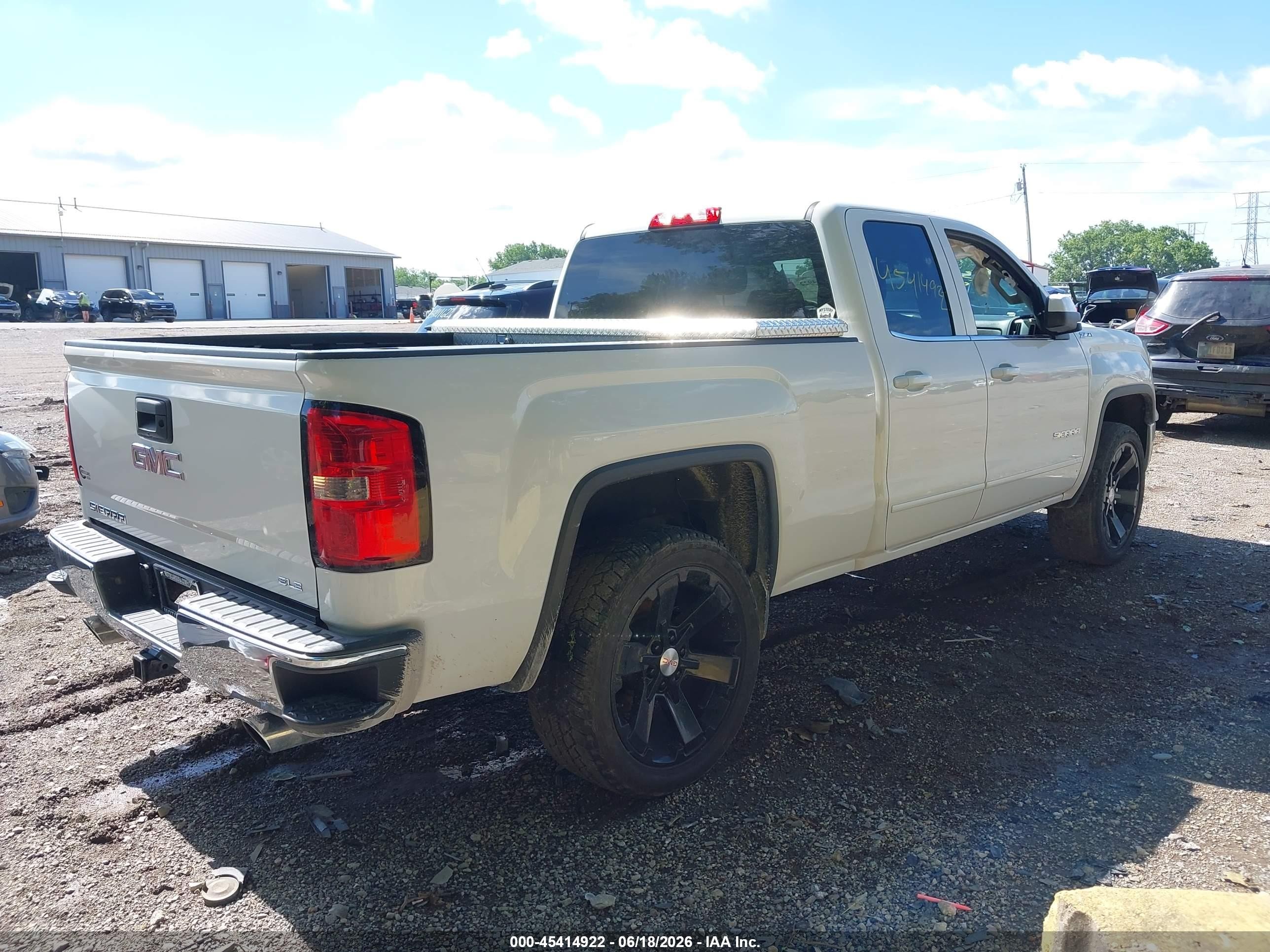 2015 Gmc Sierra 1500 Sle White vin: 1GTR1UEC8FZ350804