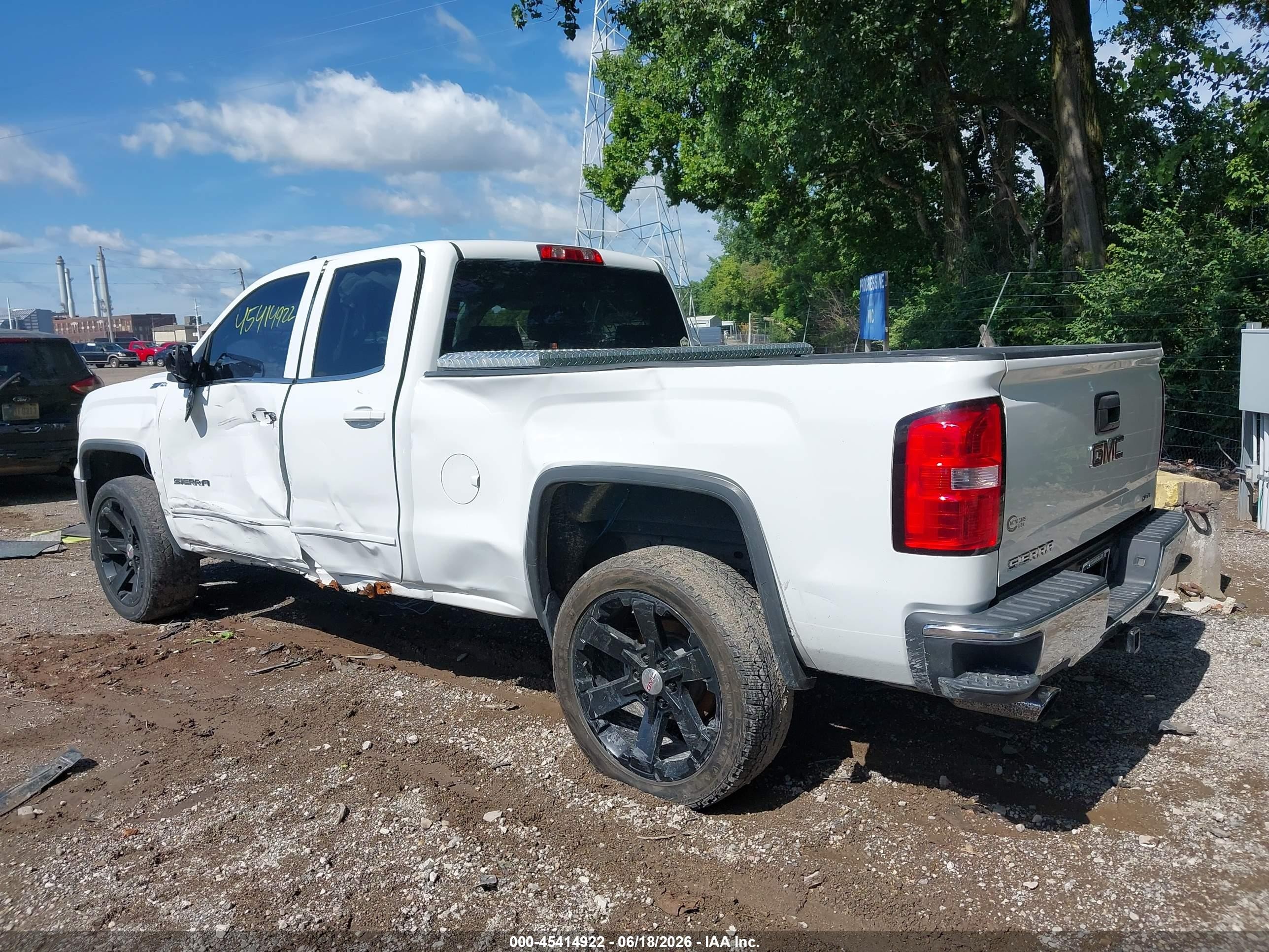 2015 Gmc Sierra 1500 Sle White vin: 1GTR1UEC8FZ350804