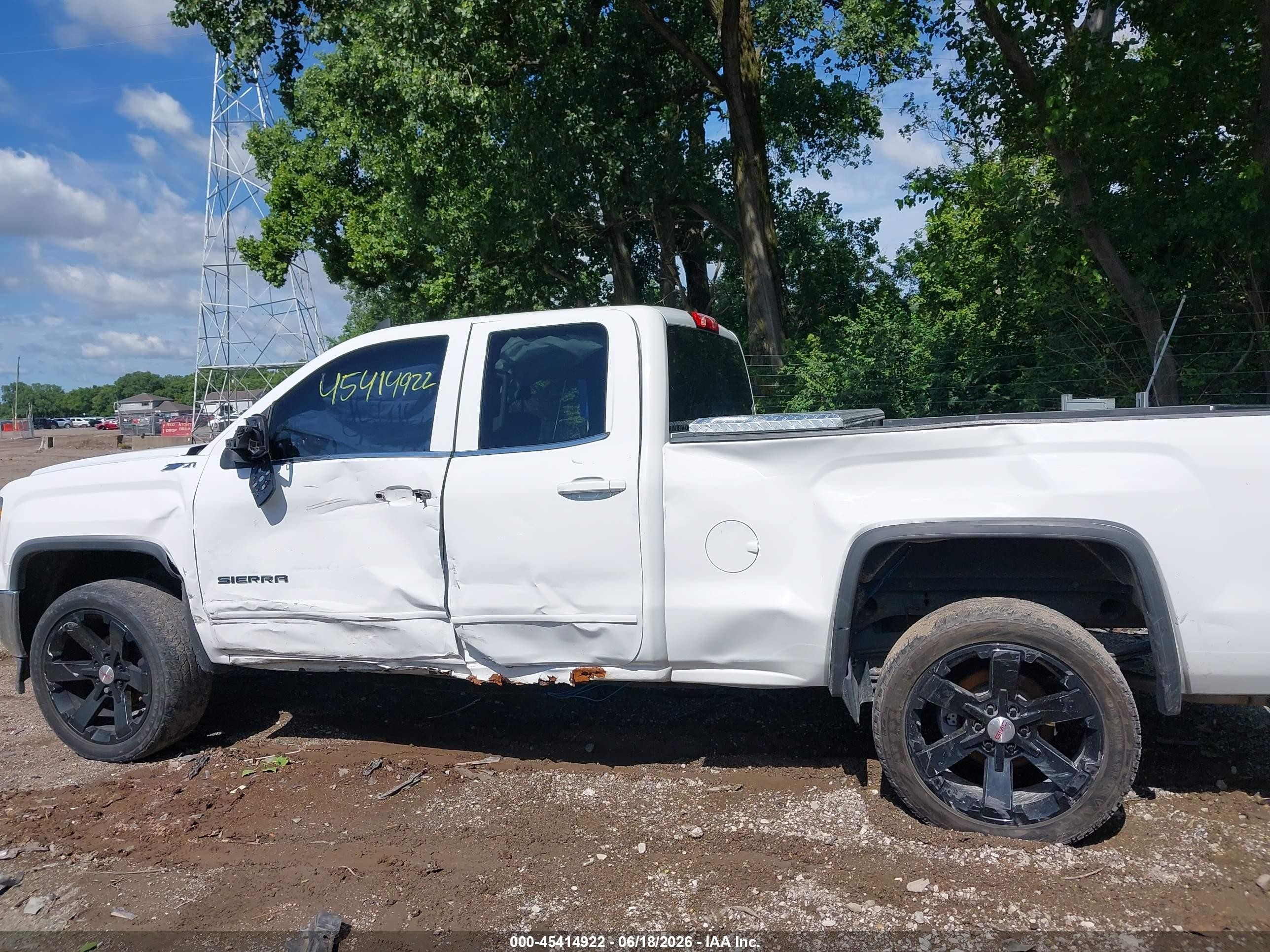 2015 Gmc Sierra 1500 Sle White vin: 1GTR1UEC8FZ350804