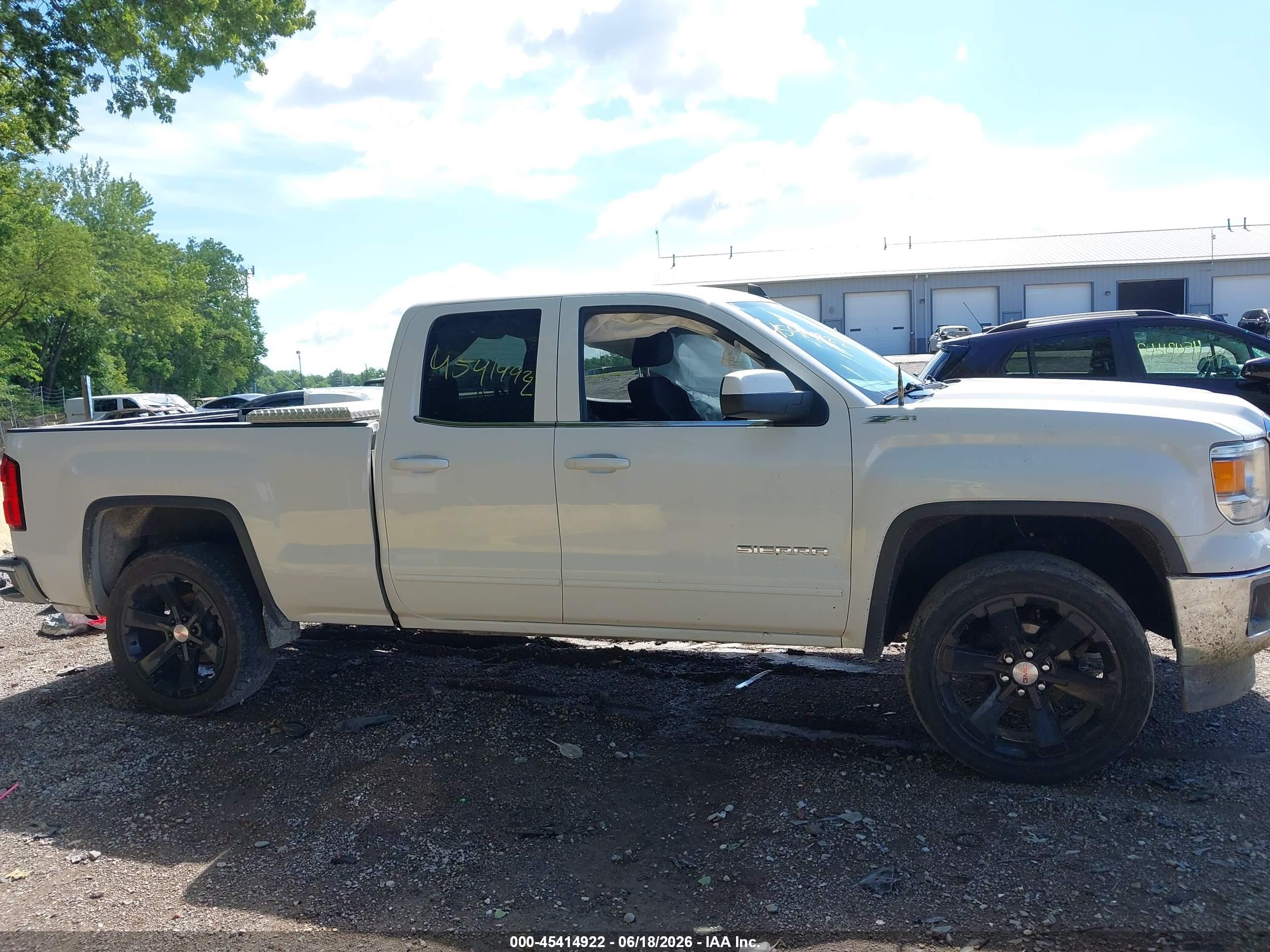 2015 Gmc Sierra 1500 Sle White vin: 1GTR1UEC8FZ350804