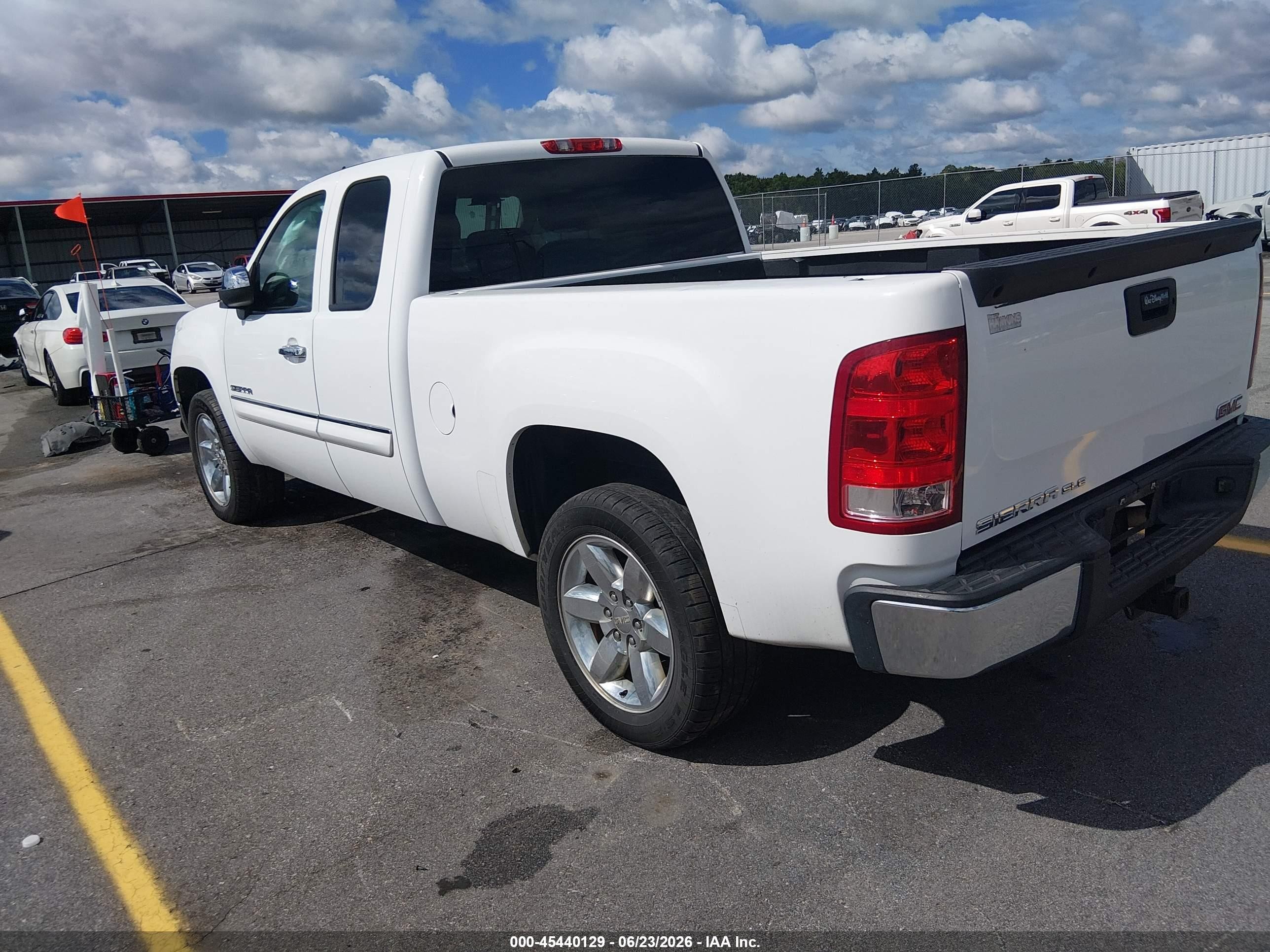 2013 Gmc Sierra 1500 Sle White vin: 1GTR1VE01DZ335070