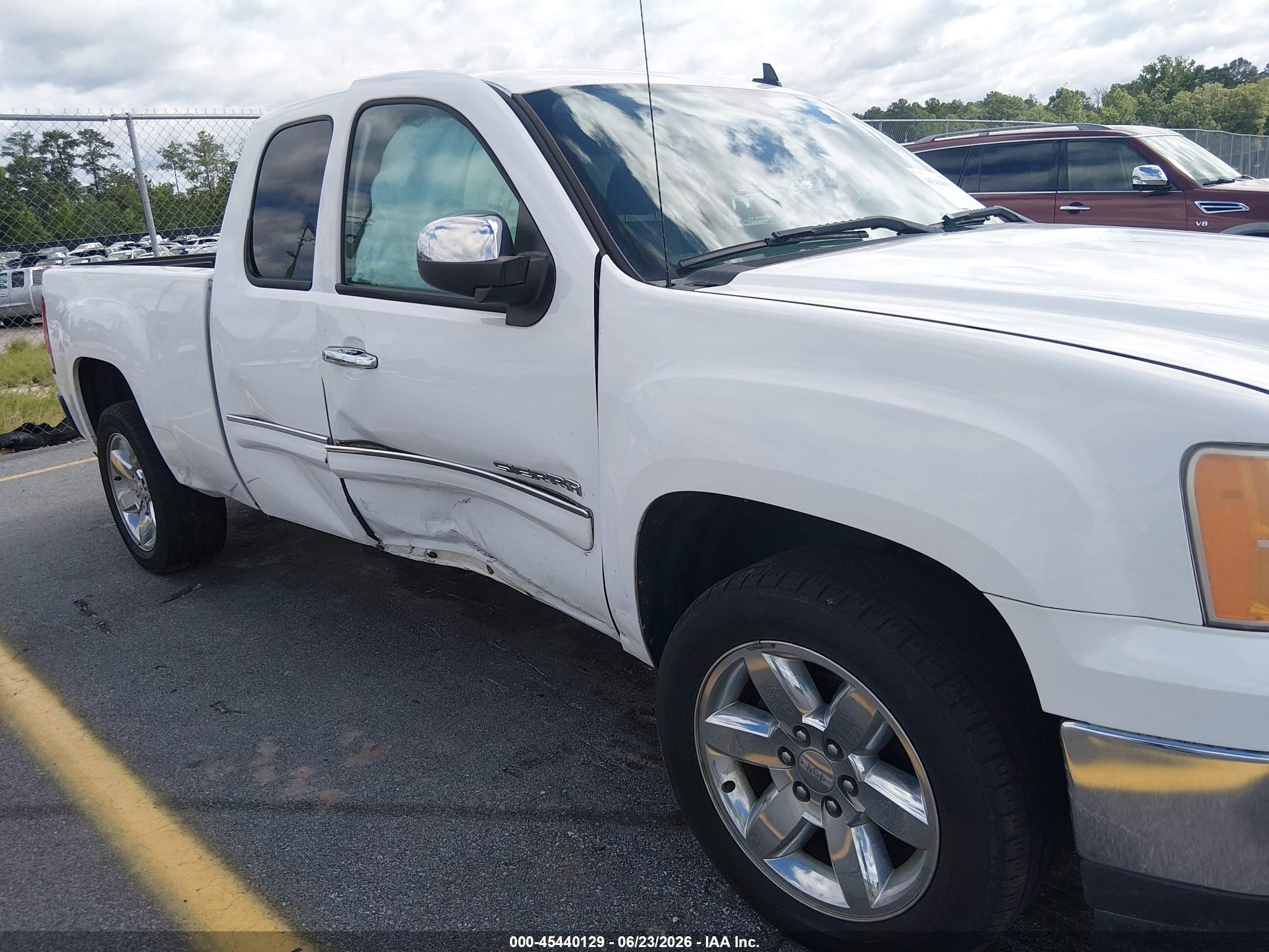 2013 Gmc Sierra 1500 Sle White vin: 1GTR1VE01DZ335070