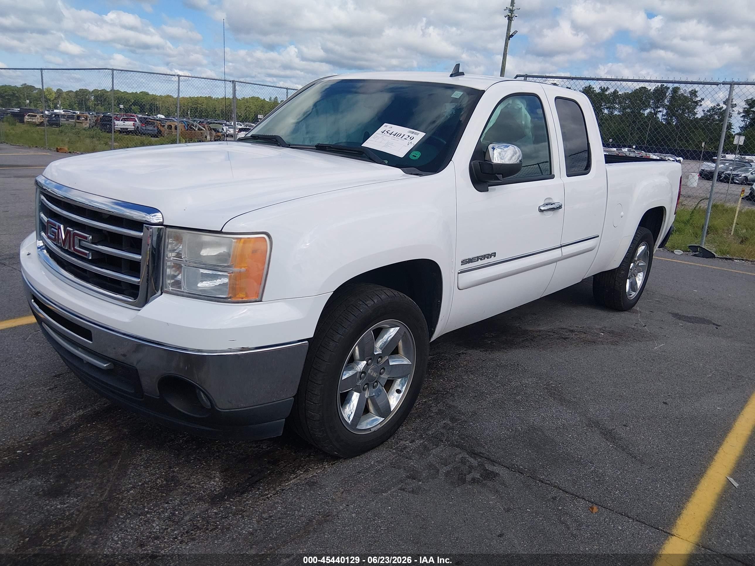 2013 Gmc Sierra 1500 Sle White vin: 1GTR1VE01DZ335070