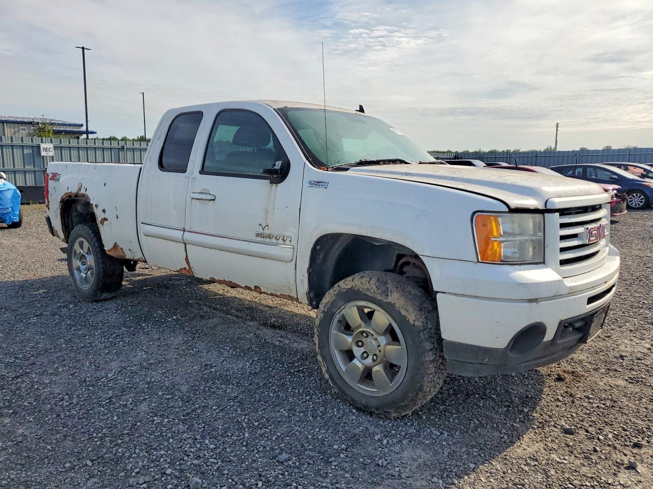 2011 Gmc Sierra K1500 Sle White vin: 1GTR2VE31BZ457707