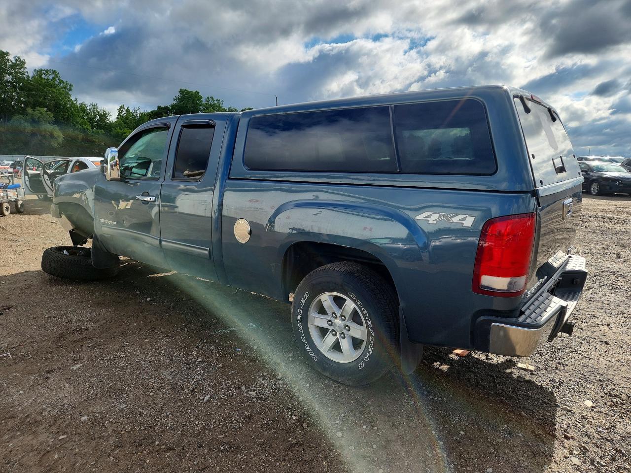 2013 Gmc Sierra K1500 Sle Blue vin: 1GTR2VE71DZ372985
