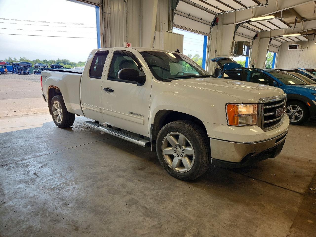 2013 Gmc Sierra K1500 Sle White vin: 1GTR2VE72DZ282096