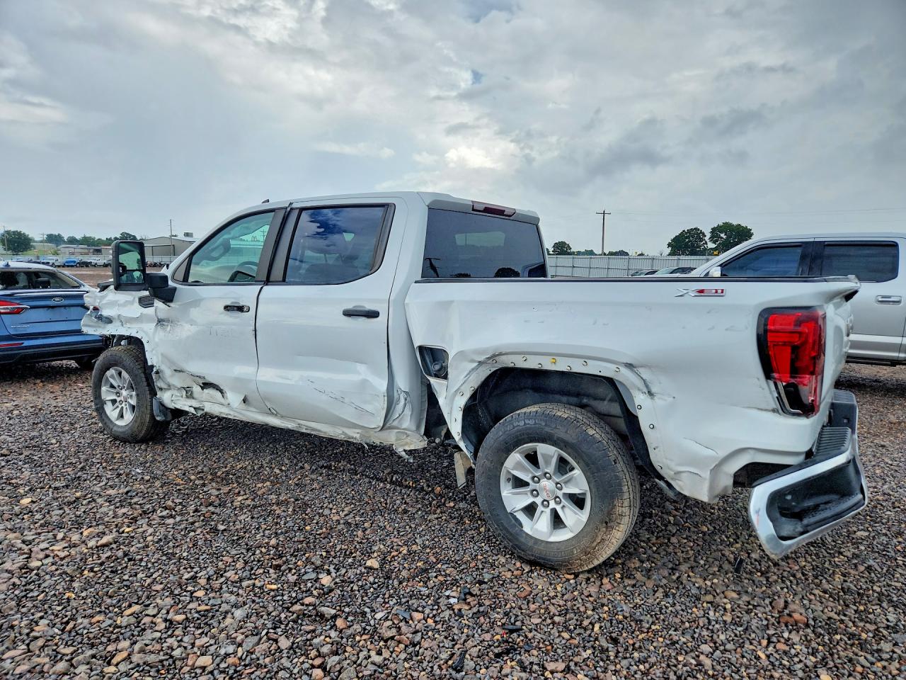 2024 Gmc 1500 White vin: 1GTUUAED0RZ348929