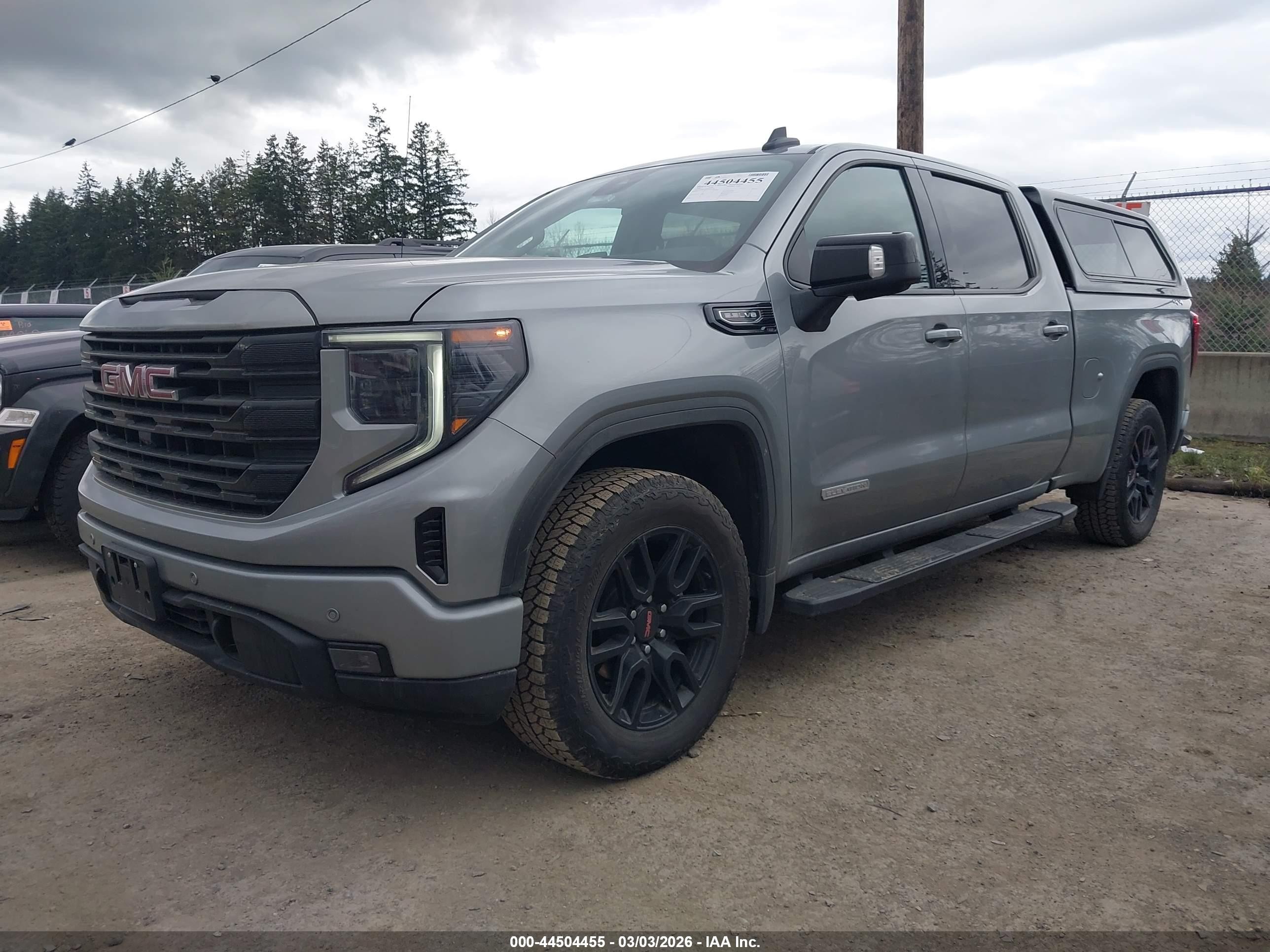 2025 Gmc Sierra 1500 4wd  Standard Box Elevation Gray vin: 1GTUUCED2SZ295846