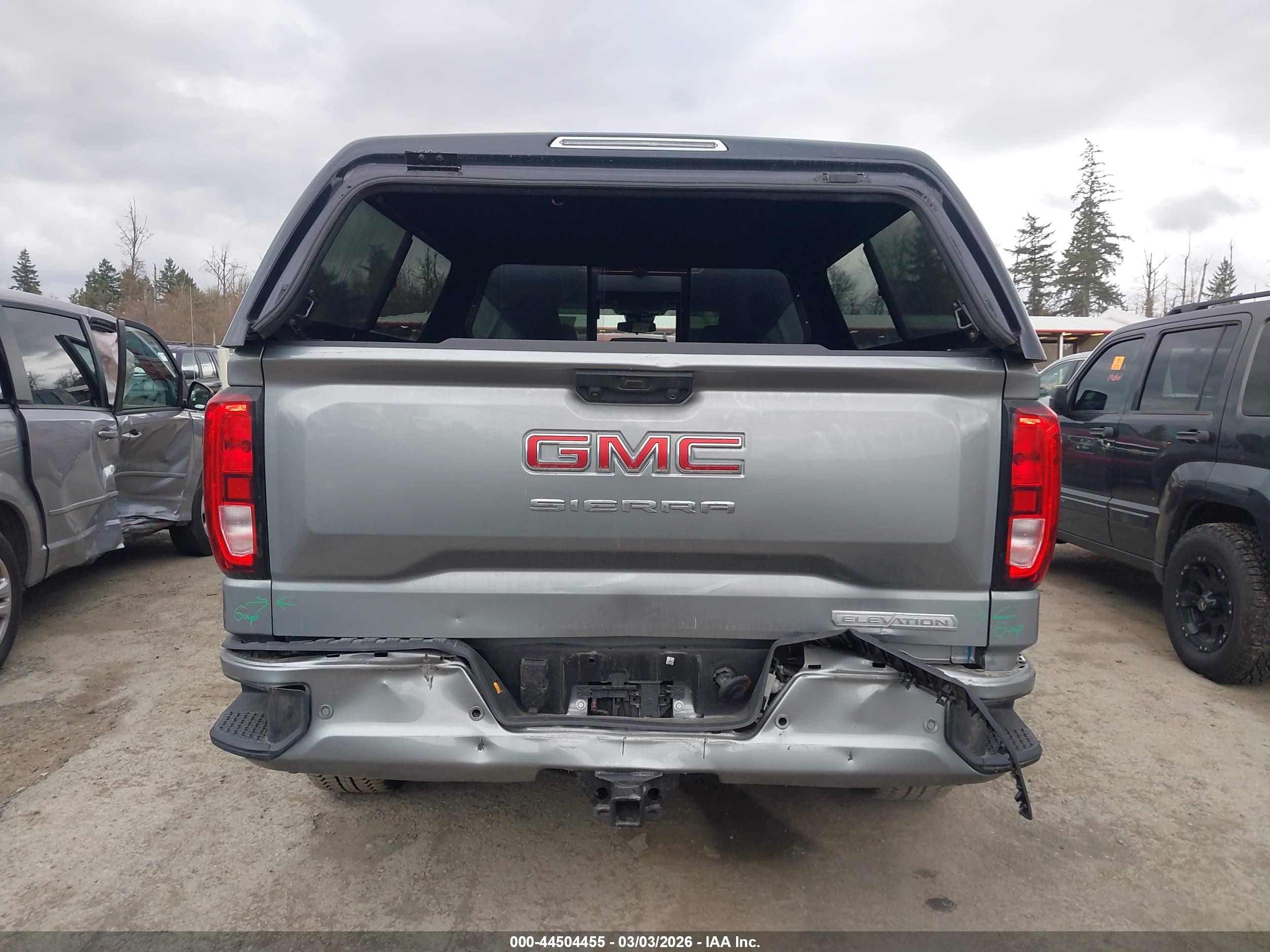2025 Gmc Sierra 1500 4wd  Standard Box Elevation Gray vin: 1GTUUCED2SZ295846