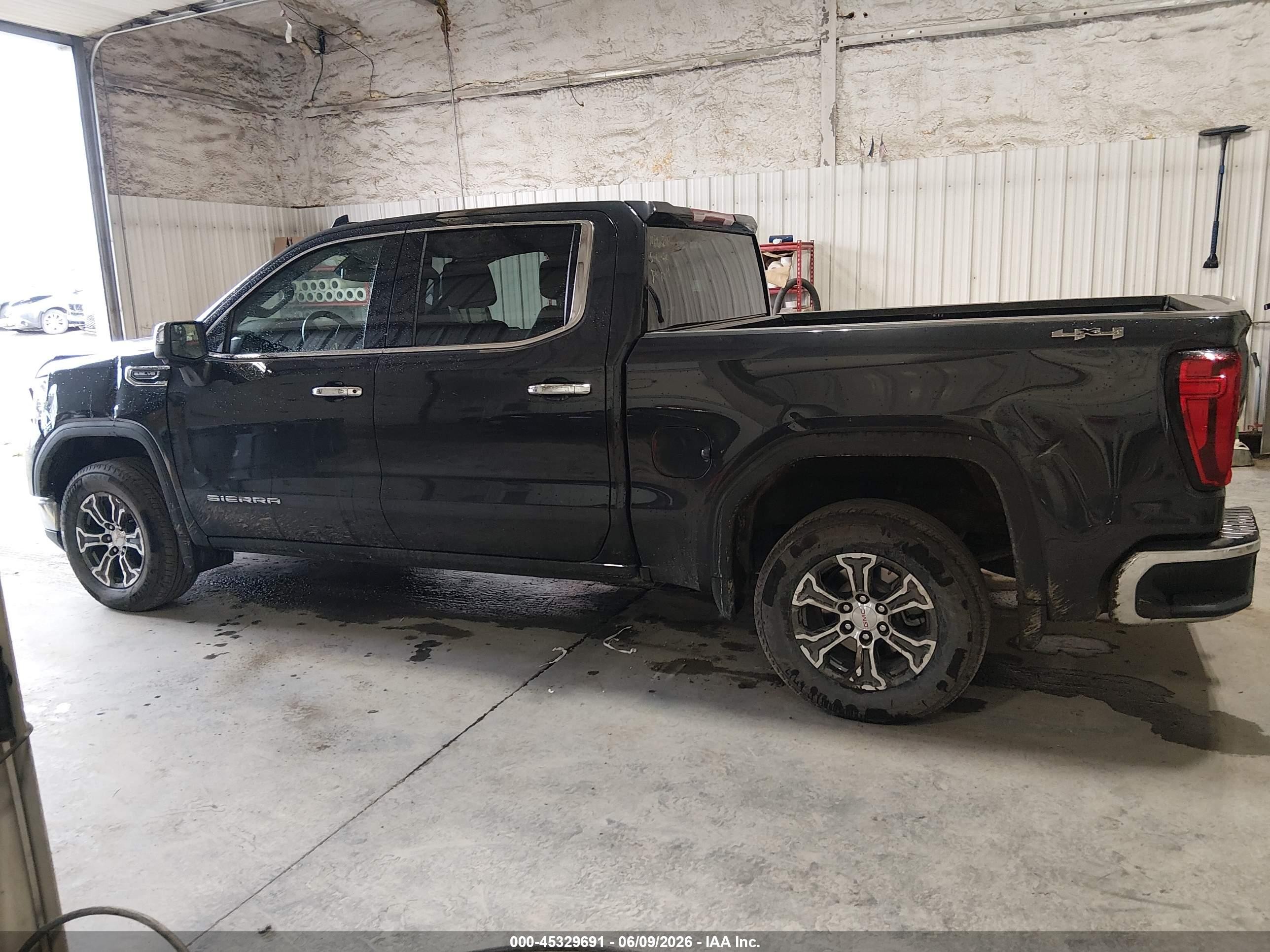 2025 Gmc Sierra 1500 4wd  Short Box Slt Черный vin: 1GTUUDED4SZ263387