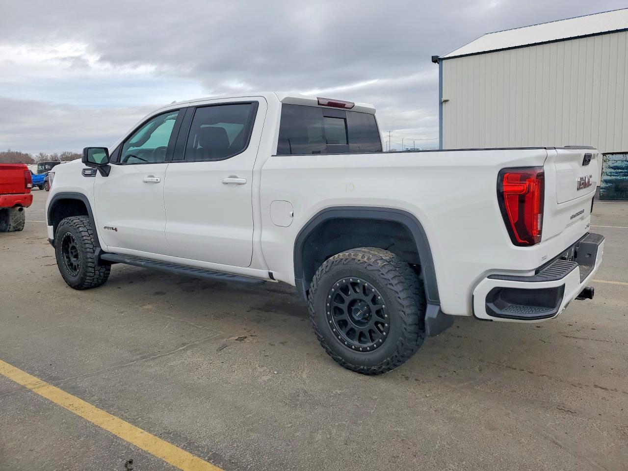 2023 Gmc Sierra Белый vin: 1GTUUEE80PZ207334