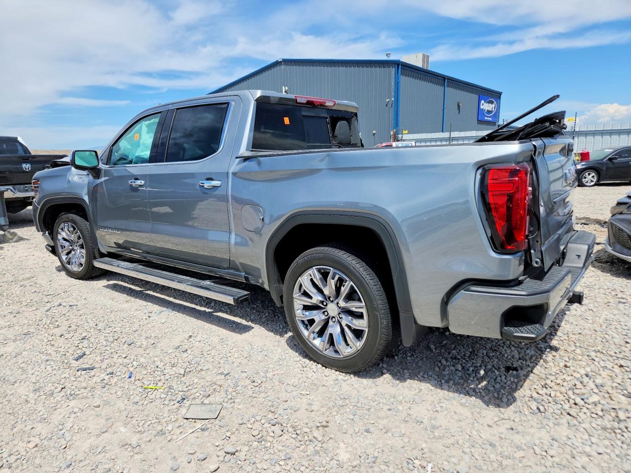 2025 Gmc Sierra K1500 Denali Silver vin: 1GTUUGE83SZ326208