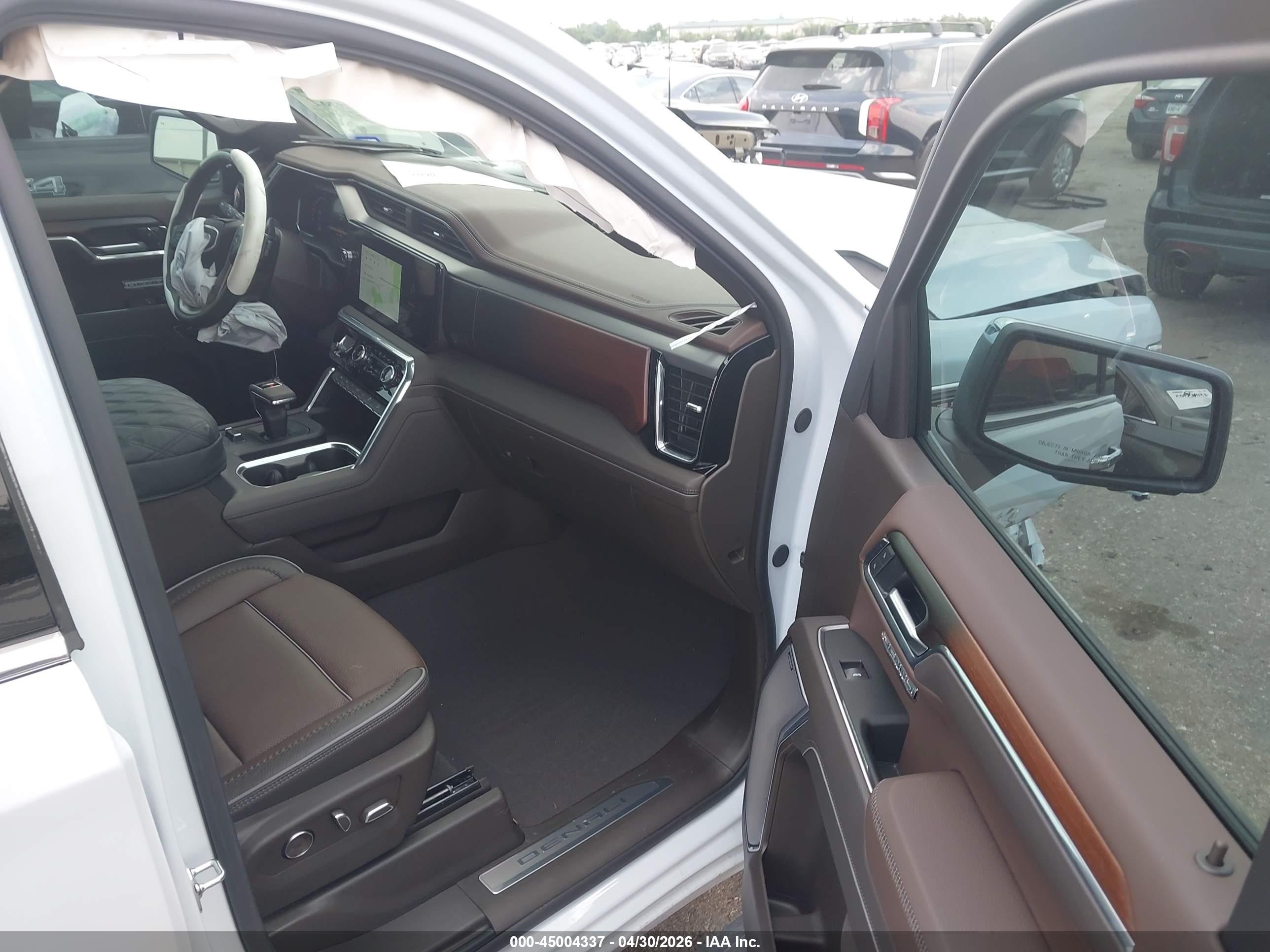 2026 Gmc Sierra 1500 , Short Bed, Denali, 4wd White vin: 1GTUUGEL4TZ211834