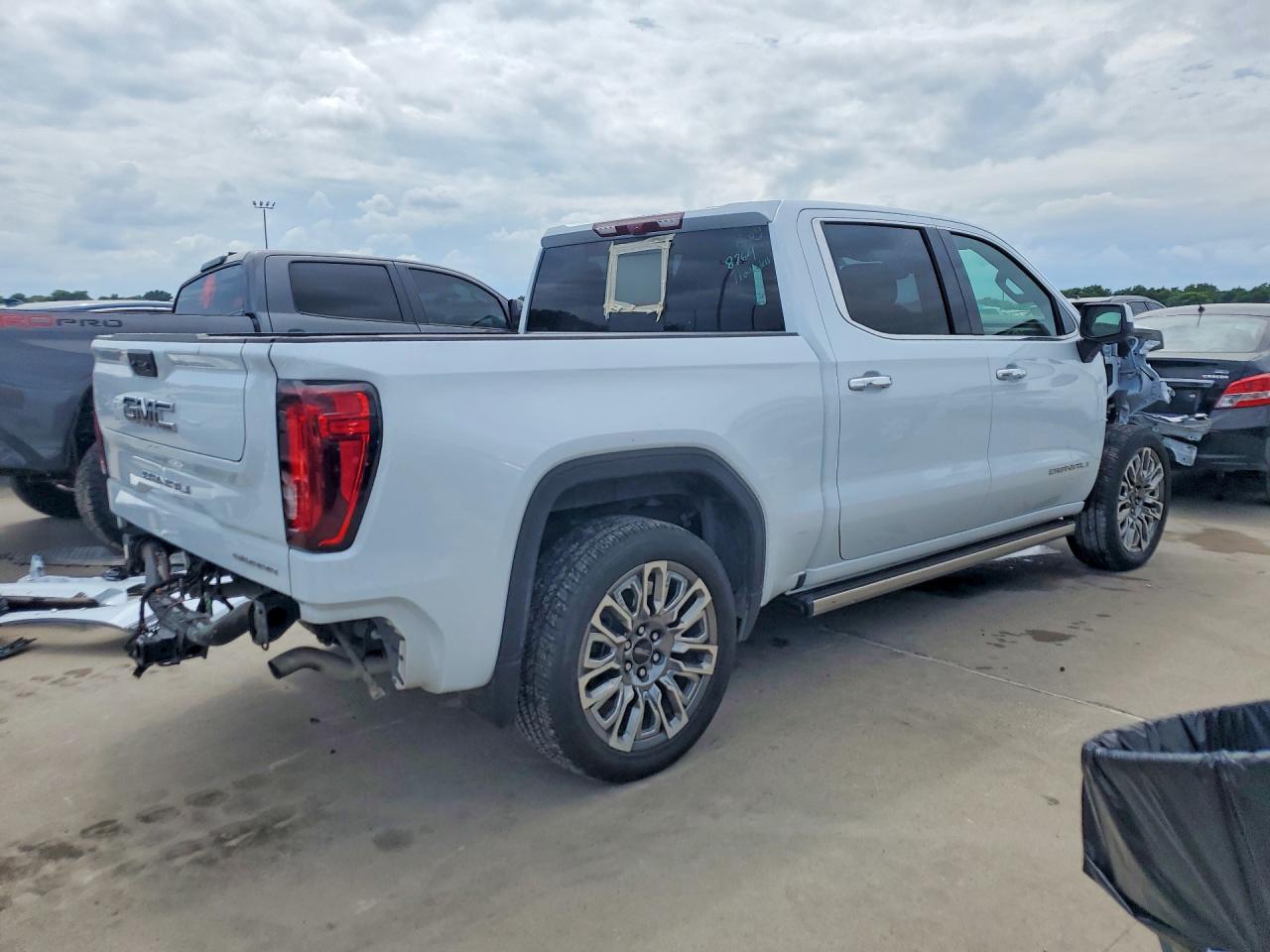 2026 Gmc Sierra K1500 Denali Ultimate White vin: 1GTUUHELXTZ182572