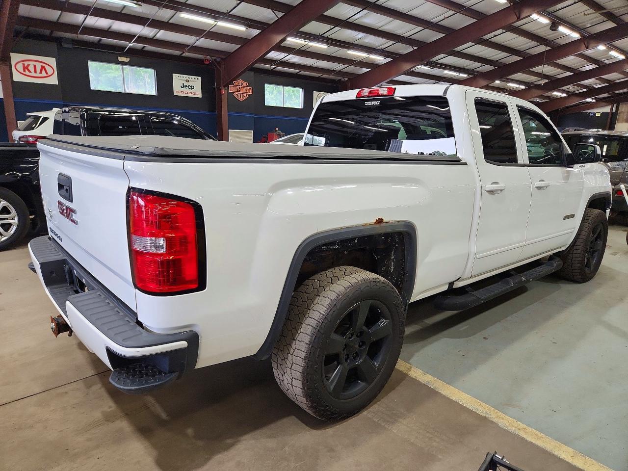 2017 Gmc Sierra K1500 White vin: 1GTV2LEC0HZ217432