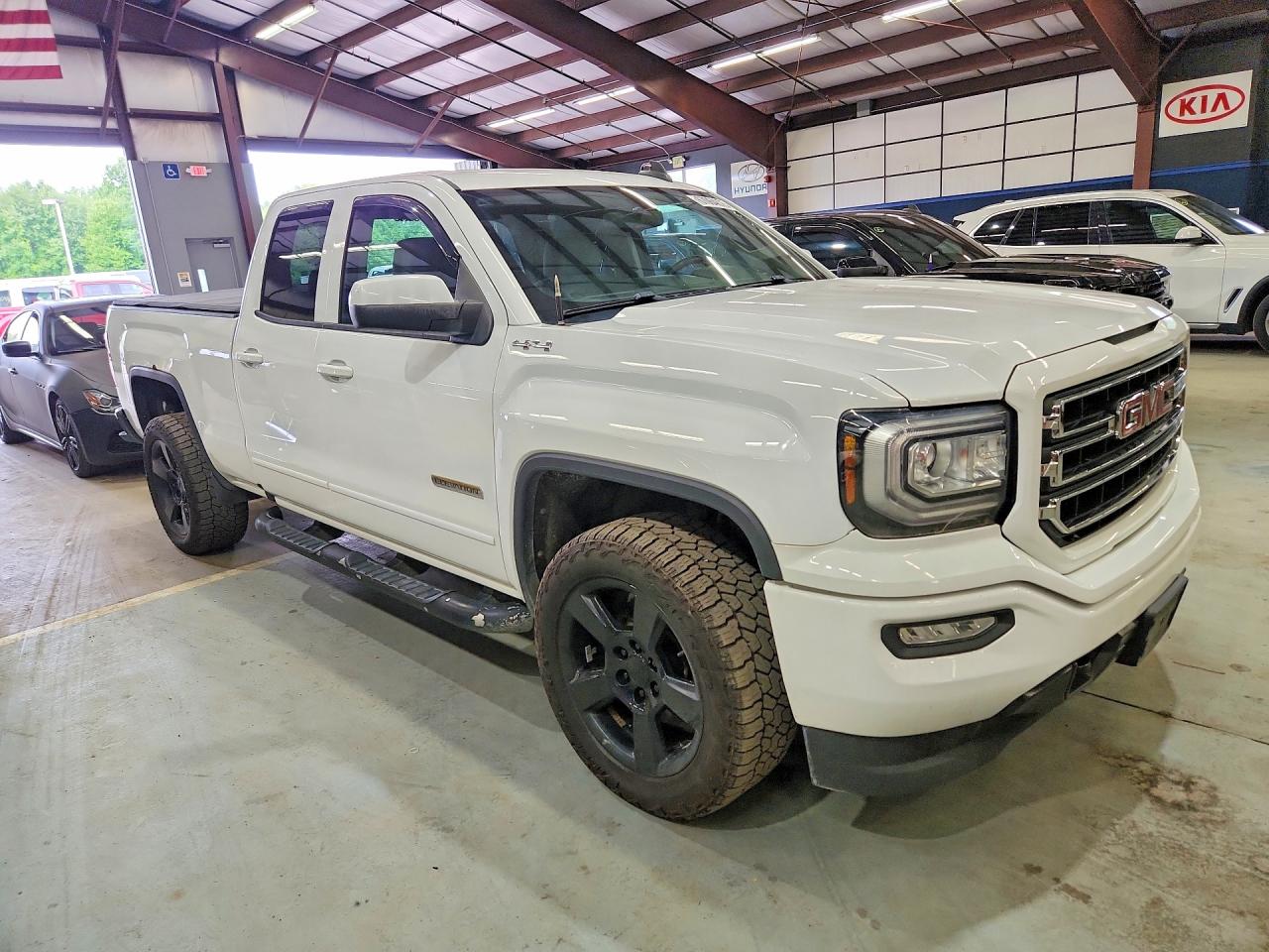 2017 Gmc Sierra K1500 White vin: 1GTV2LEC0HZ217432
