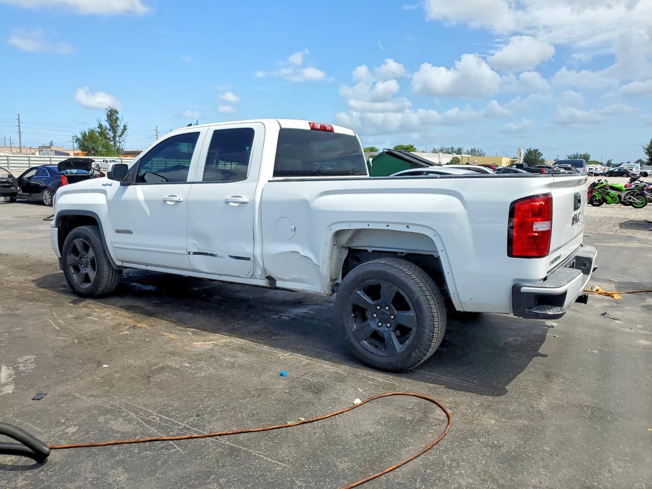 2018 Gmc Sierra K1500 White vin: 1GTV2LEC0JZ277460