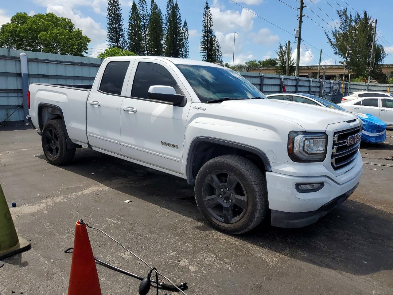 2018 Gmc Sierra K1500 White vin: 1GTV2LEC0JZ277460