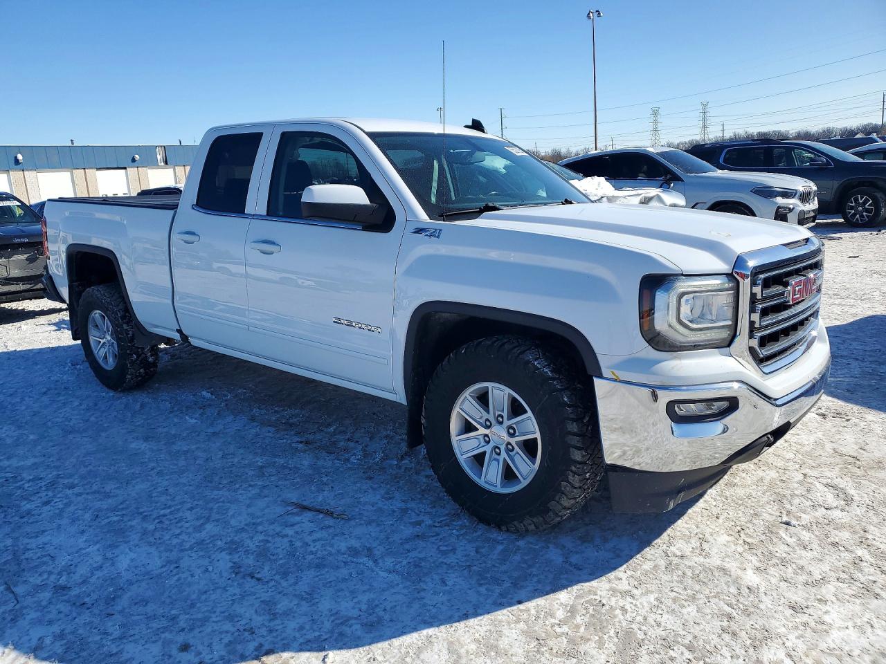 2018 Gmc Sierra K1500 Sle White vin: 1GTV2MEC6JZ327803